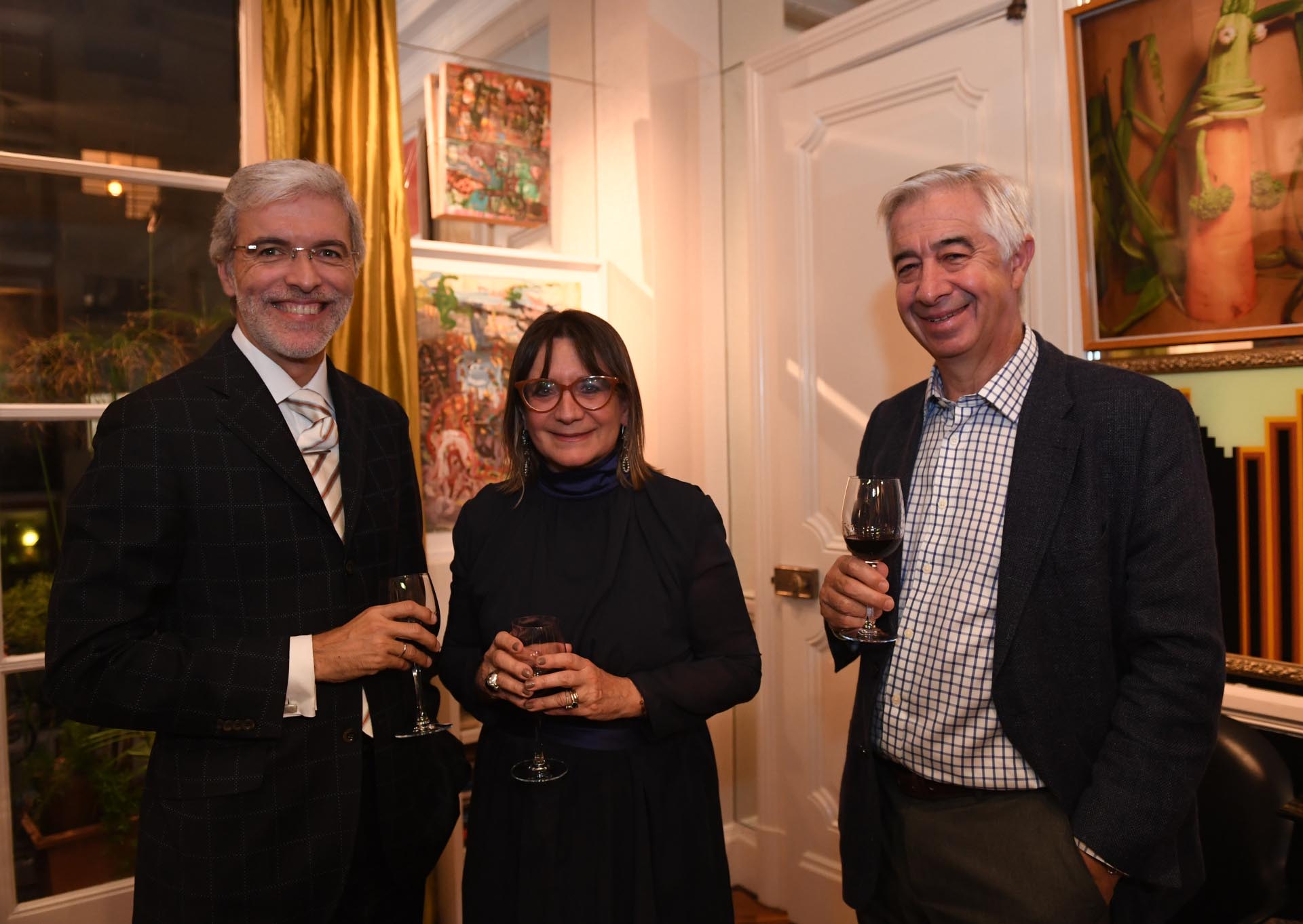 Jorge Noval Álvarez (Embajada de España); Julia Hernando de Prócer Argentina; y Ricardo Aguirre, del Comité Argentino del World Energy Council