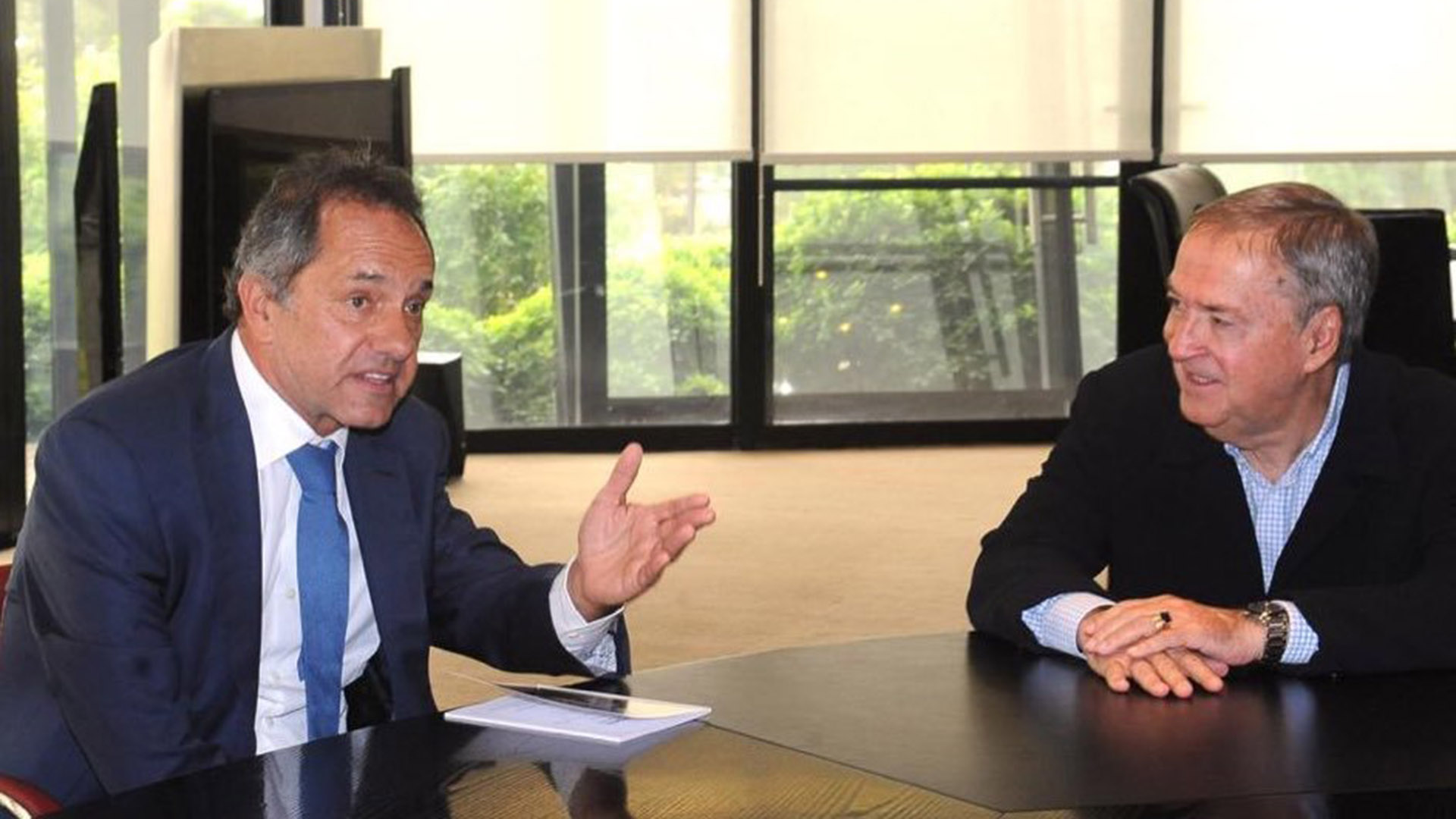 El ex gobernador bonaerense junto al mandatario cordobés, Juan Schiaretti (@danielscioli)