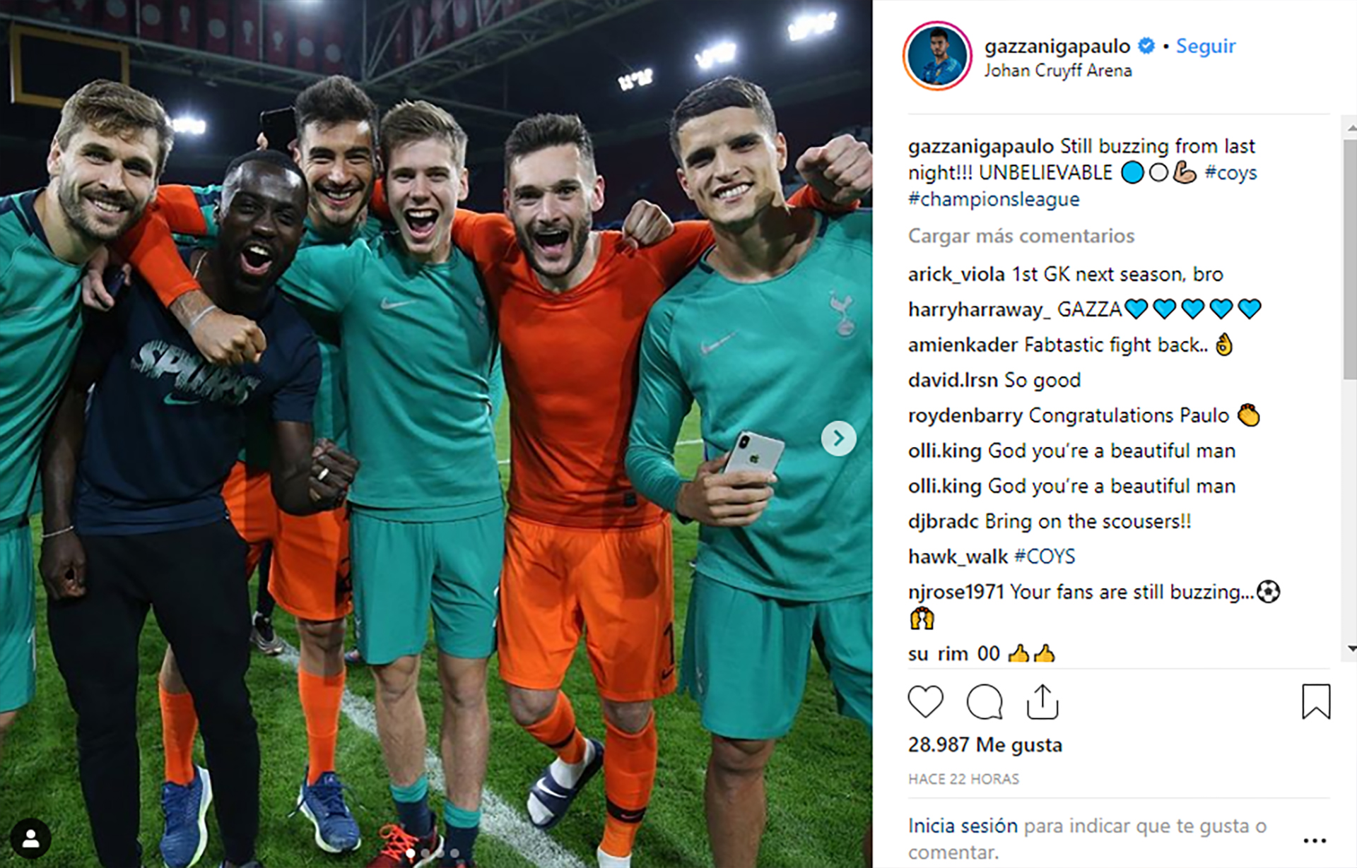 La celebración de Gazzaniga en el campo de juego junto con sus compañeros