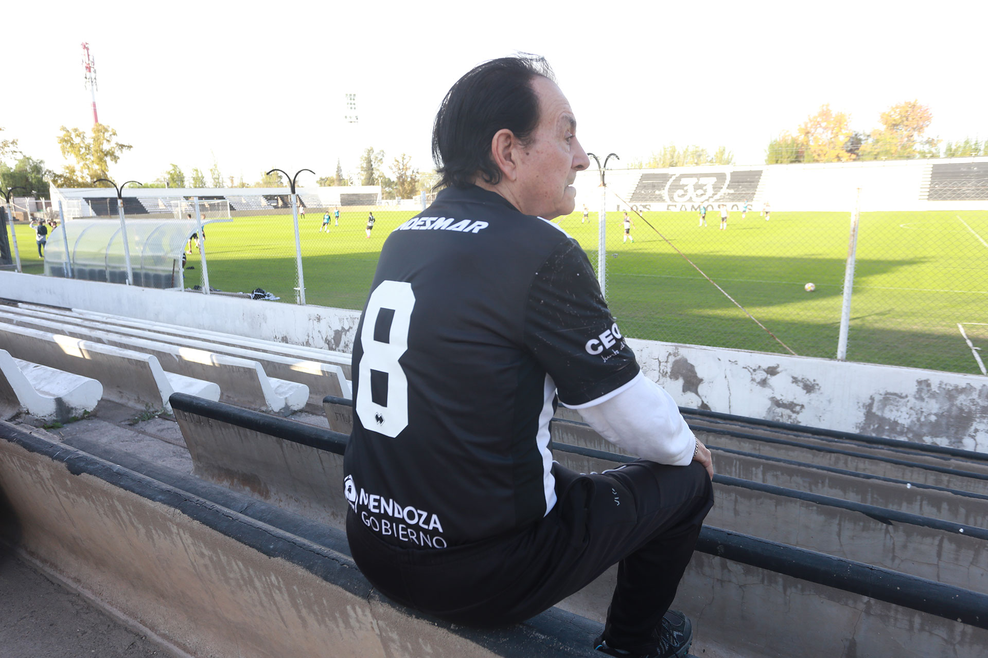 Desde este lugar mira todos los partidos del “Lobo” mendocino: el estadio lleva su nombre (Agustín Moya)