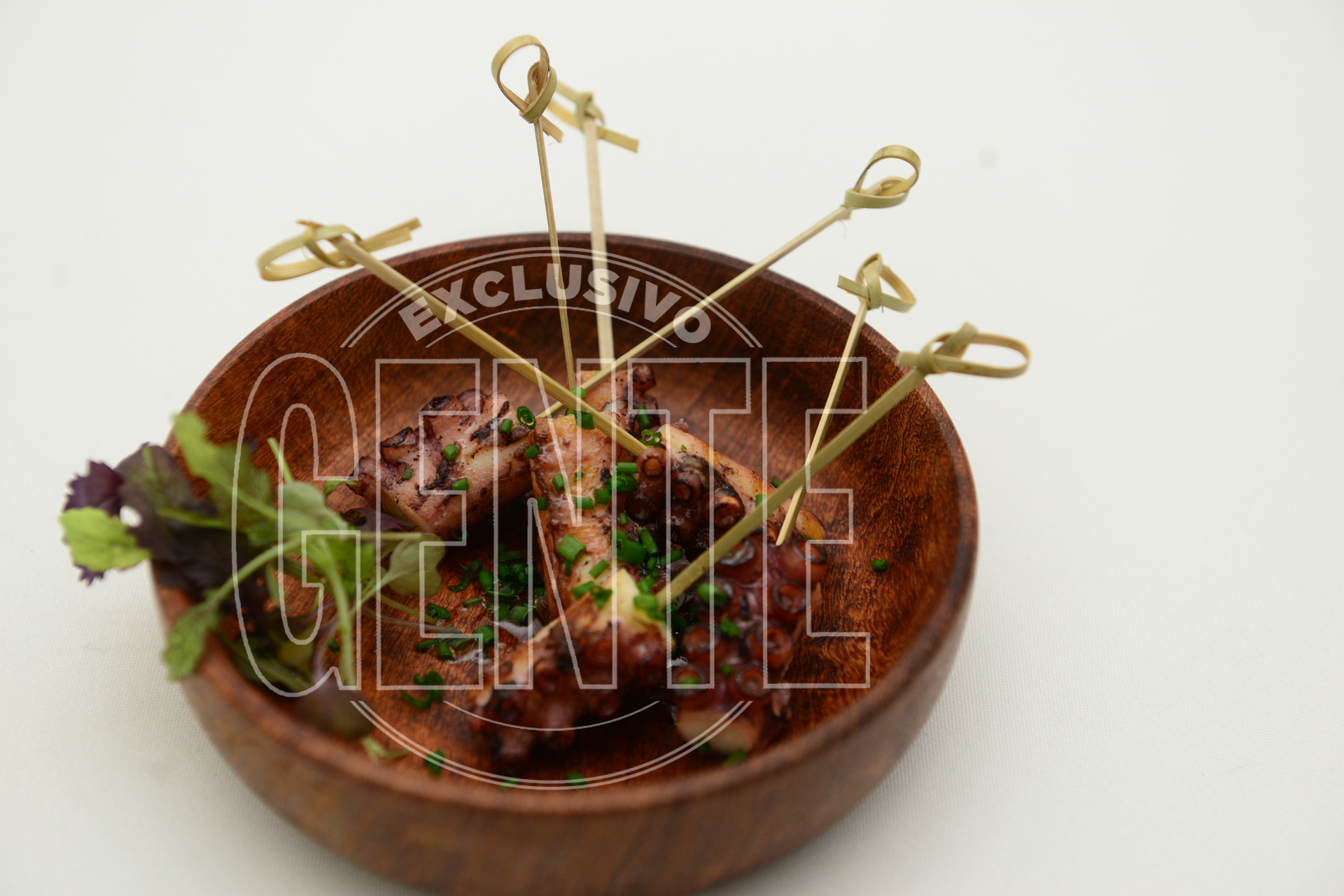Pulpo español grillado con lima y oliva.