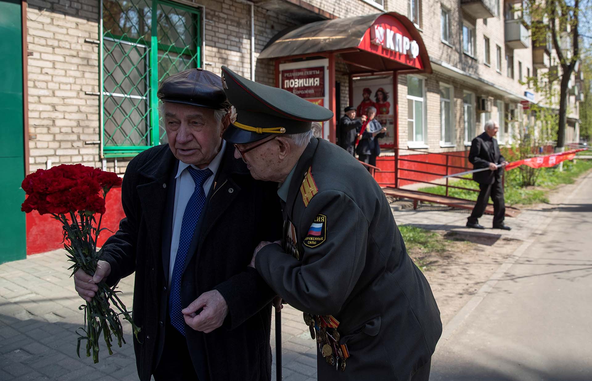 Nikolay Bagayev junto a su amigo Alexander Guselnikov (REUTERS/Maxim Shemetov)