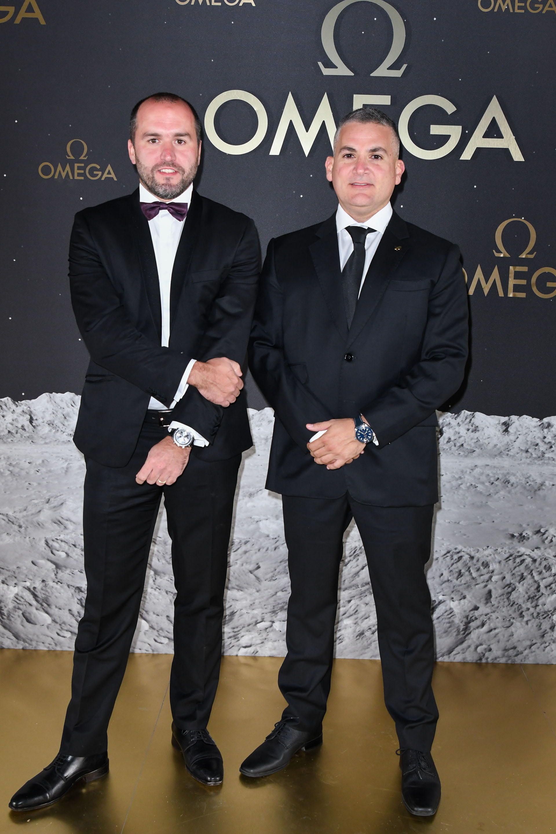 Nicolás Caride y Diego Pinillo. En 1965, el reloj era un respaldo de seguridad. Si en la superficie lunar los astronautas perdían la posibilidad de comunicarse con la Tierra, o perdían la operatividad de sus cronómetros digitales de cabina, lo único en que podían confiar era en el reloj Omega que llevaban en la muñeca. Necesitaban tenerlo por si ellos tenían algún problema