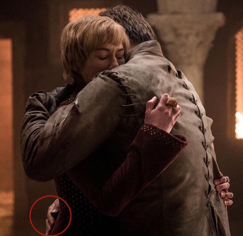Los usuarios de Twitter notaron que Jaime Lannister volvió a tener sus dos brazos antes de morir