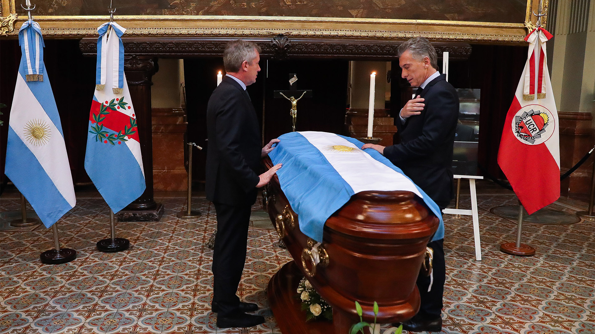 El presidente de la Nación, Mauricio Macri, despidió al diputado Olivares