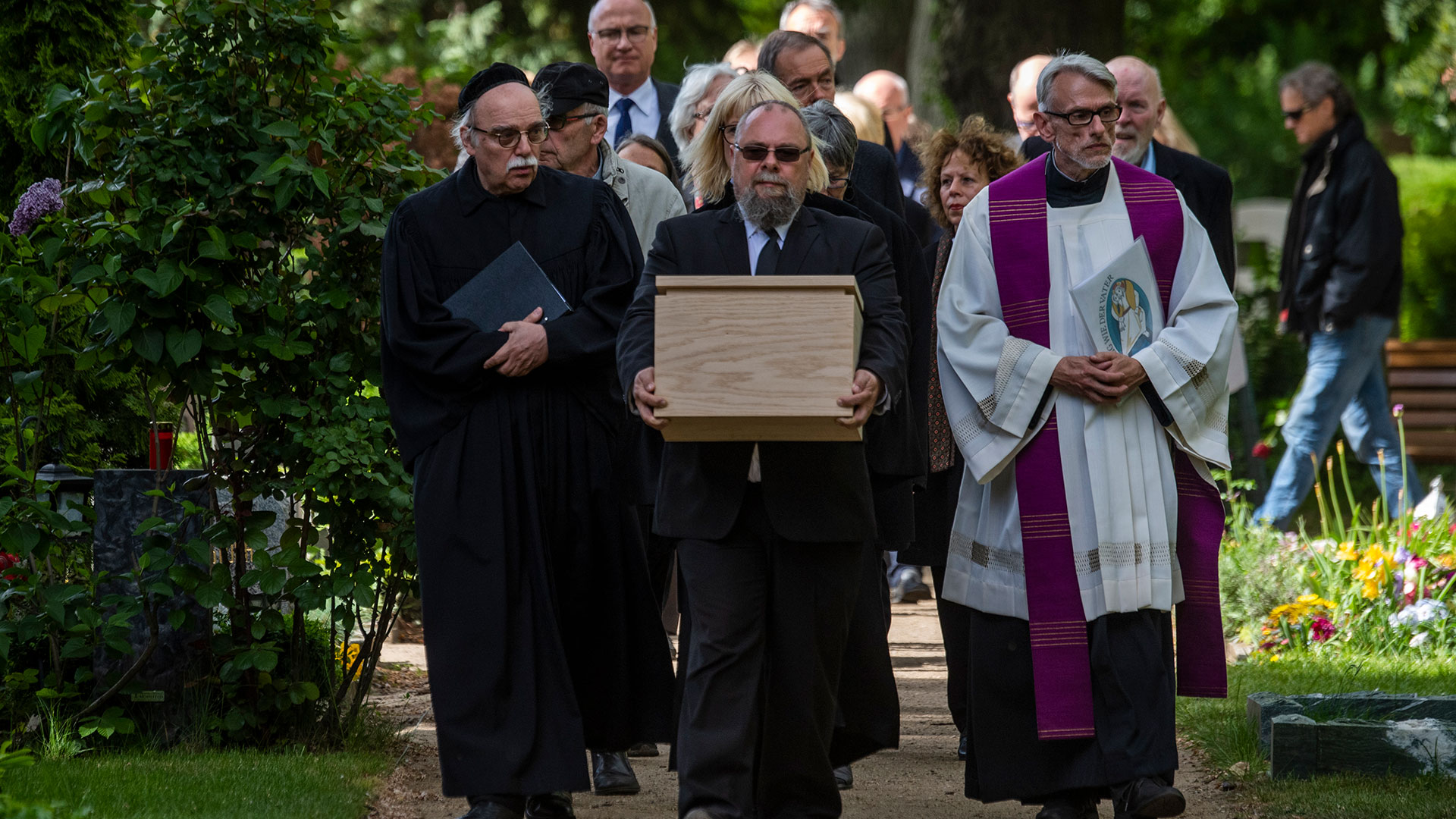 Los restos fueron enterrados en el cementerio Dorotheenstadt, en Berlín (AFP)