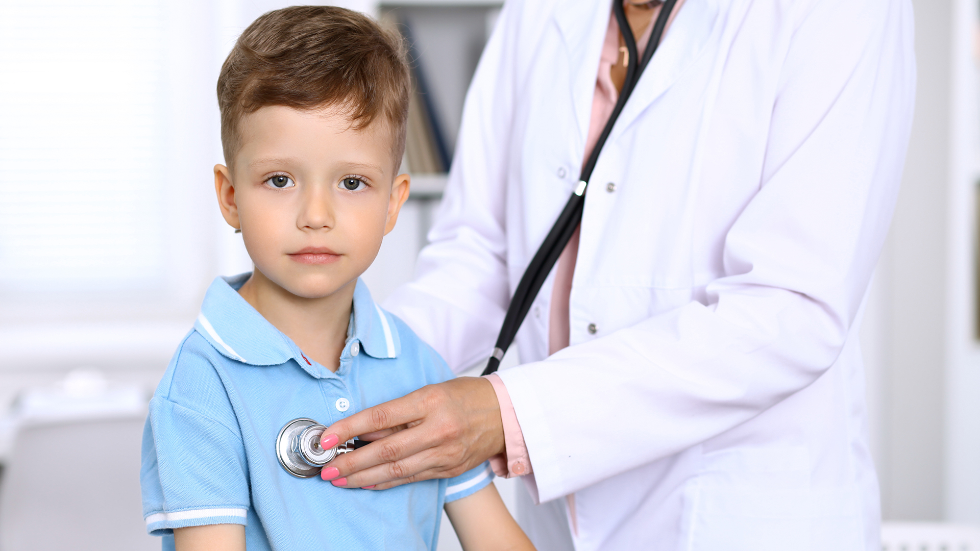 La hipertensión arterial en niños y adolescentes es más frecuente en varones que en mujeres (Shutterstock)