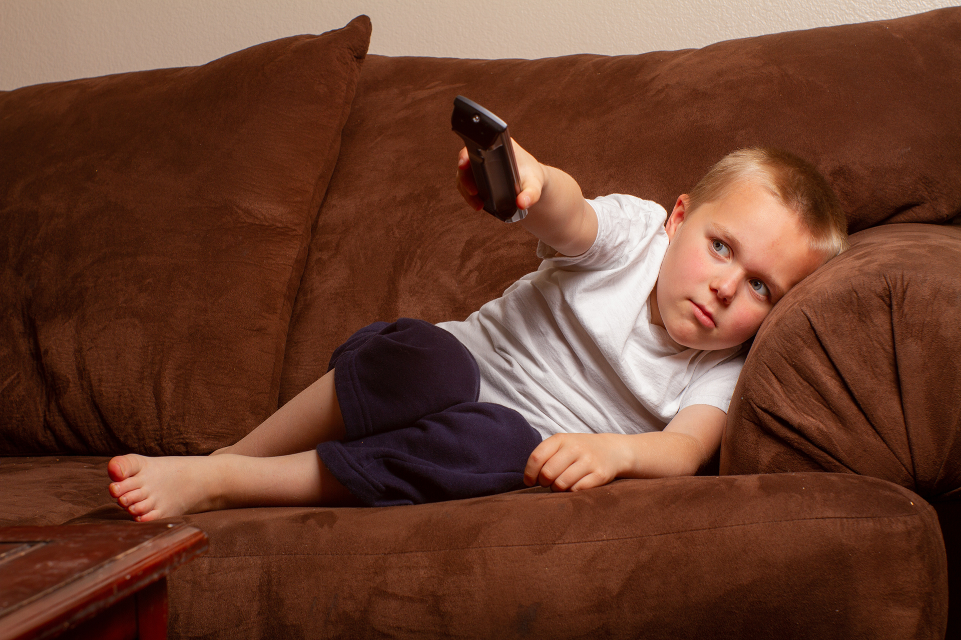 El sedentarismo y los malos hábitos alimenticios pueden contribuir a la aparición de hipertensión en la infancia (Shutterstock)