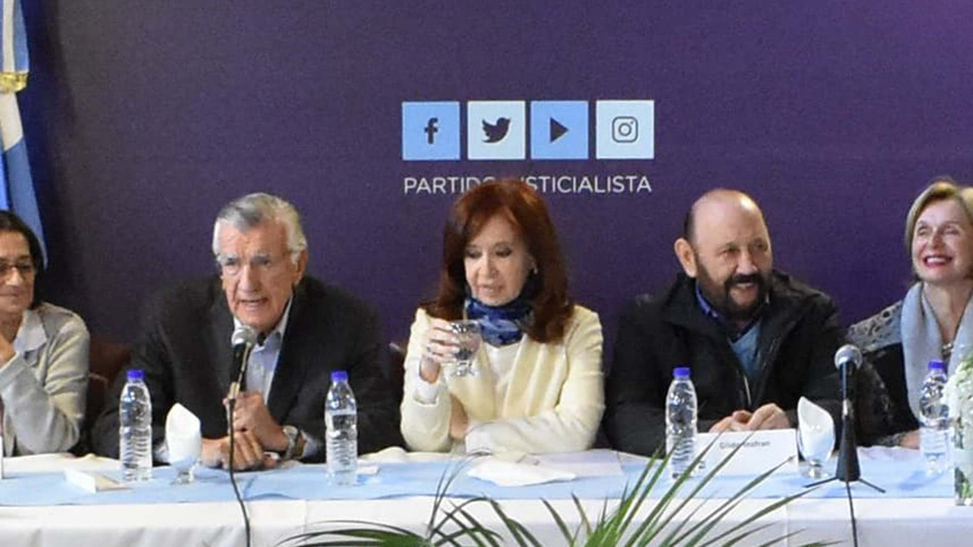 Cristina Kirchner en la cumbre del partido justicialista