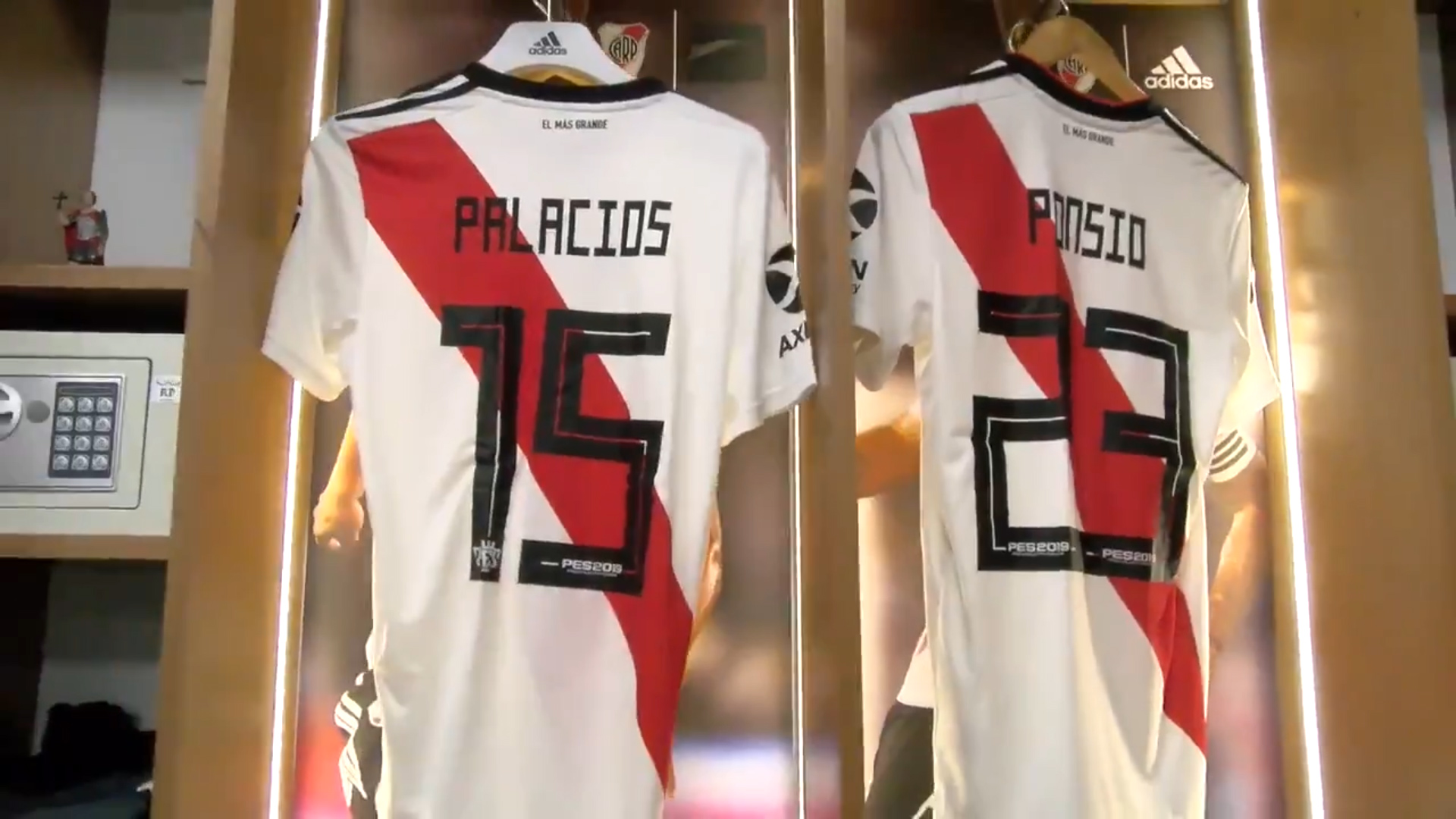 La captura de la camiseta de Ponzio escrito con S