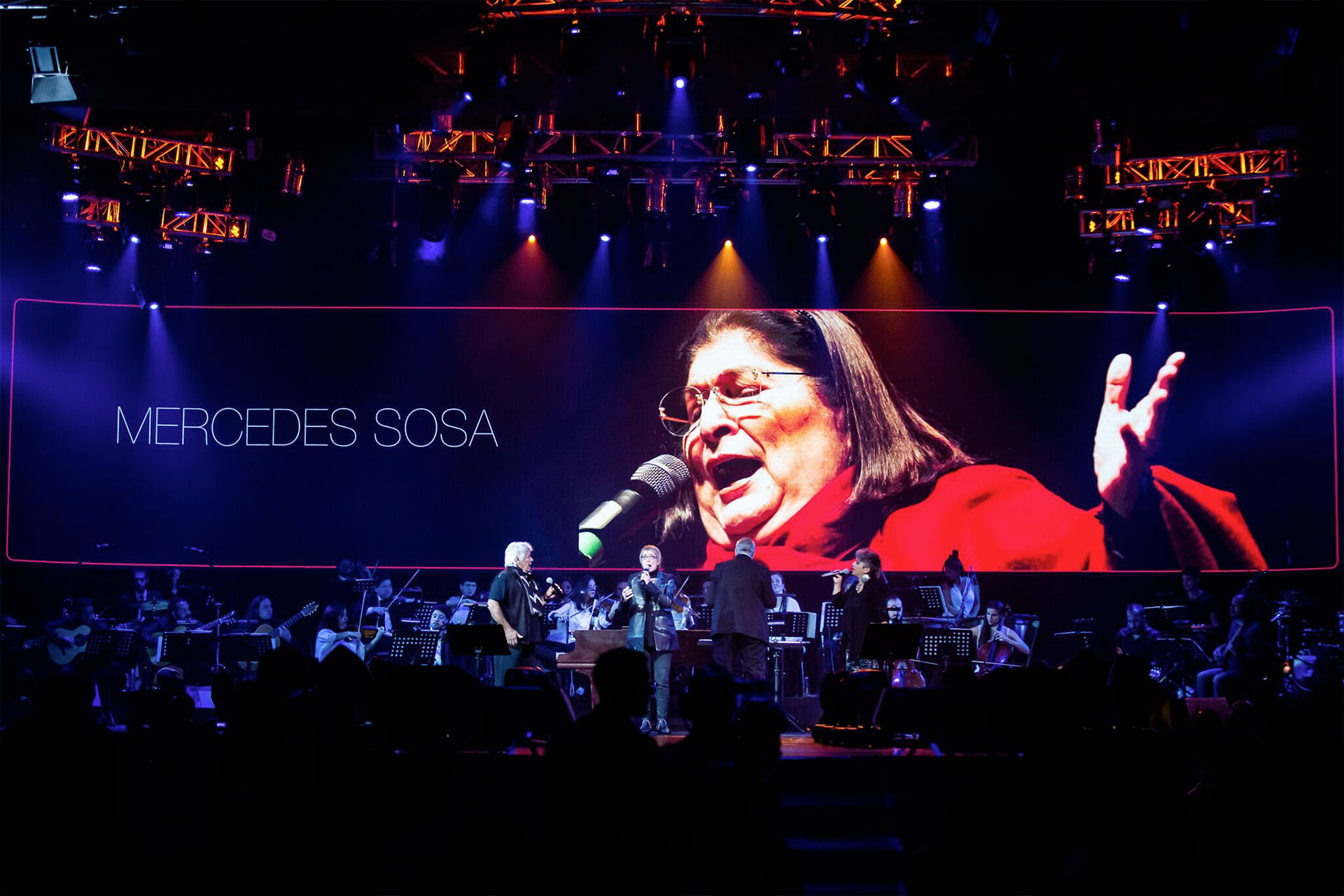 Mercedes Sosa recibió un sentido homenaje.