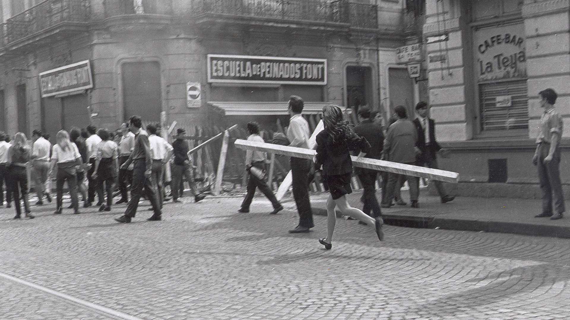El viernes 16 de mayo, en la Universidad Nacional de Rosario, el rector José Luis Valentín Cantini intentó frenar las asambleas en las facultades con la suspensión de las clases durante tres días