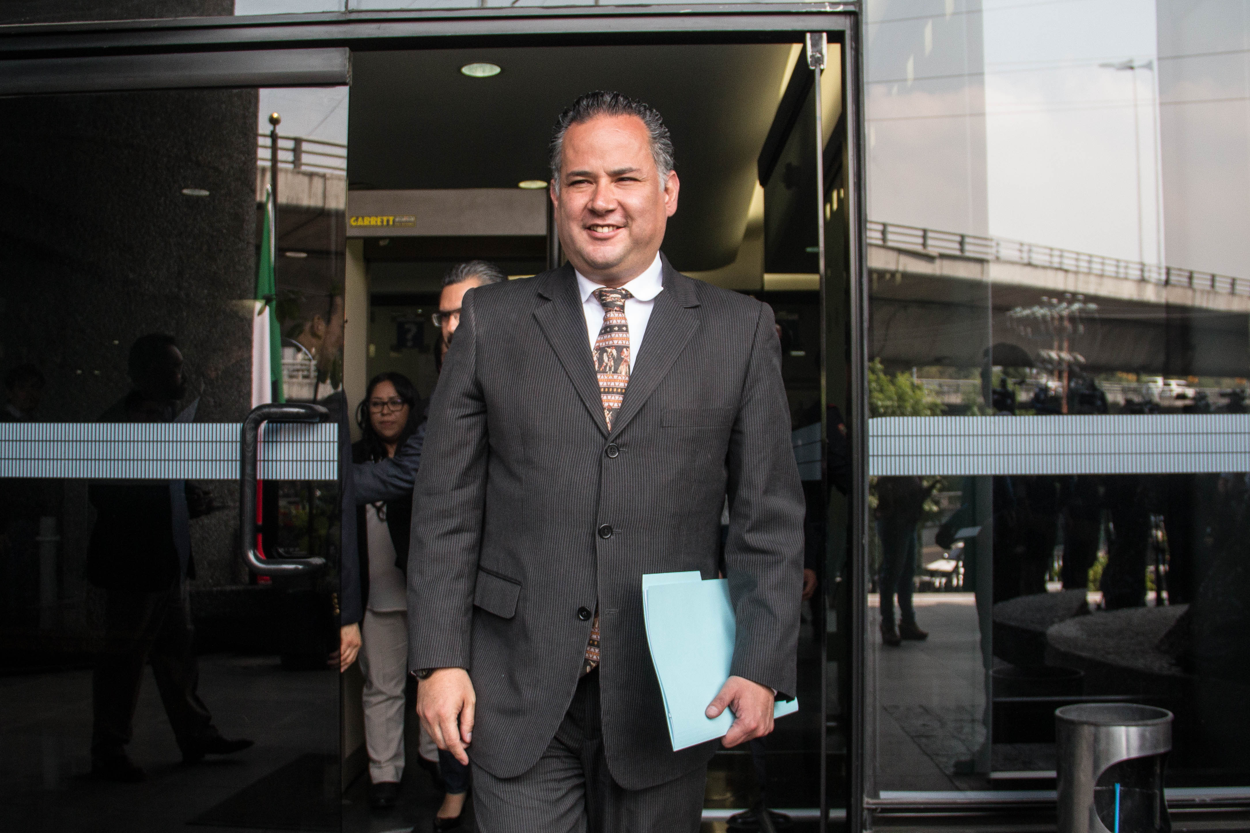 CIUDAD DE MÉXICO, 15MARZO2019.- Santiago Nieto Castillo, titular de la Unidad de Inteligencia Financiera, acudió a la FEPADE a interponer denuncia.FOTO: ANDREA MURCIA / CUARTOSCURO.COM