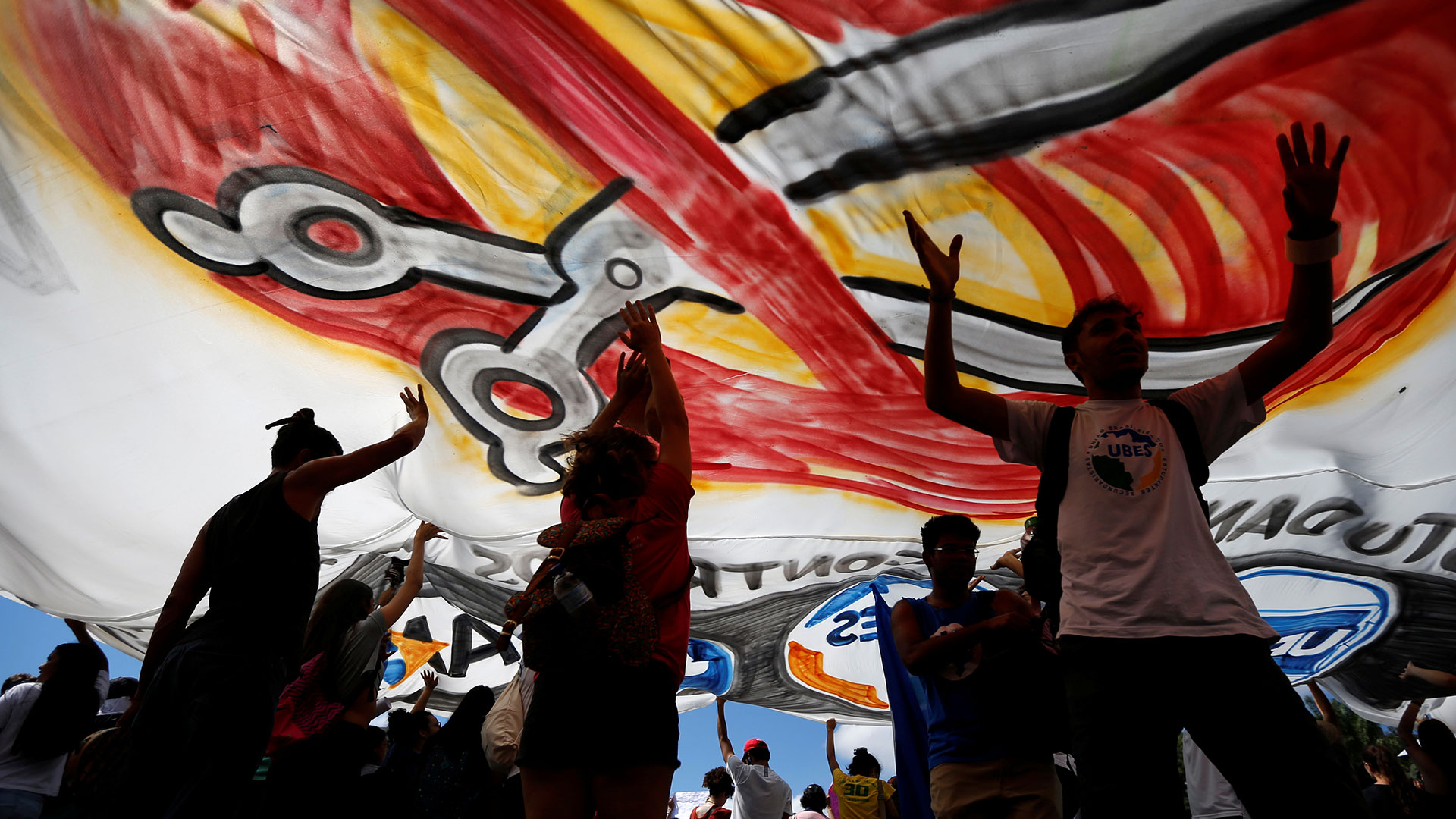 Banderas contra el recorte universitario (Reuters)