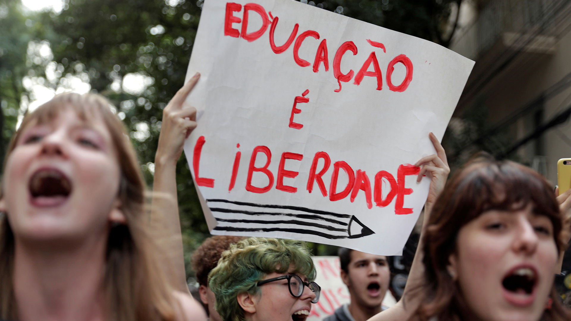 Resultado de imagen para bolsonaro contra los universitarios