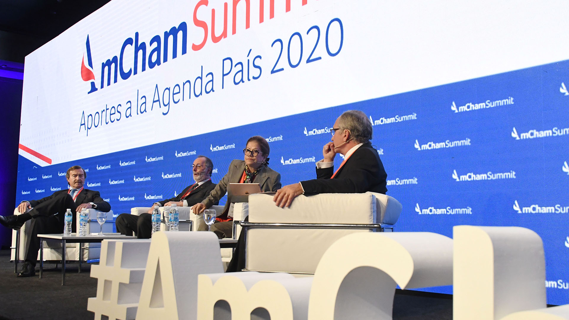 Moderados por Guillermo Lipera, expusieron los diputados Graciela Camaño y Pablo Tonelli, y el presidente del Colegio de Abogados de la Ciudad, Máximo Fonrouge