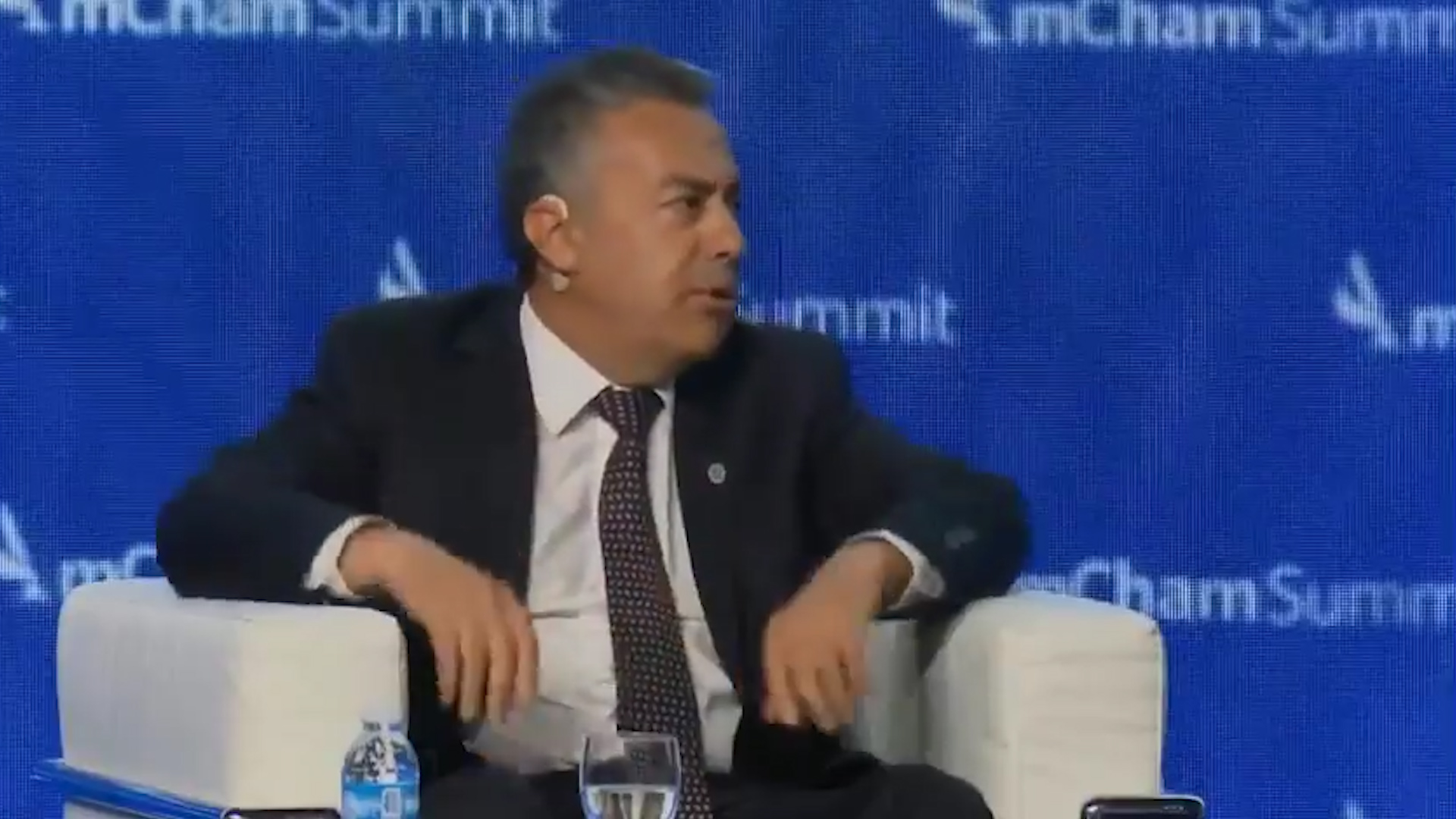 Alfredo Cornejo en la AmCham cuestionó la consistencia de Cambiemos y especuló sobre la candidatura de Macri
