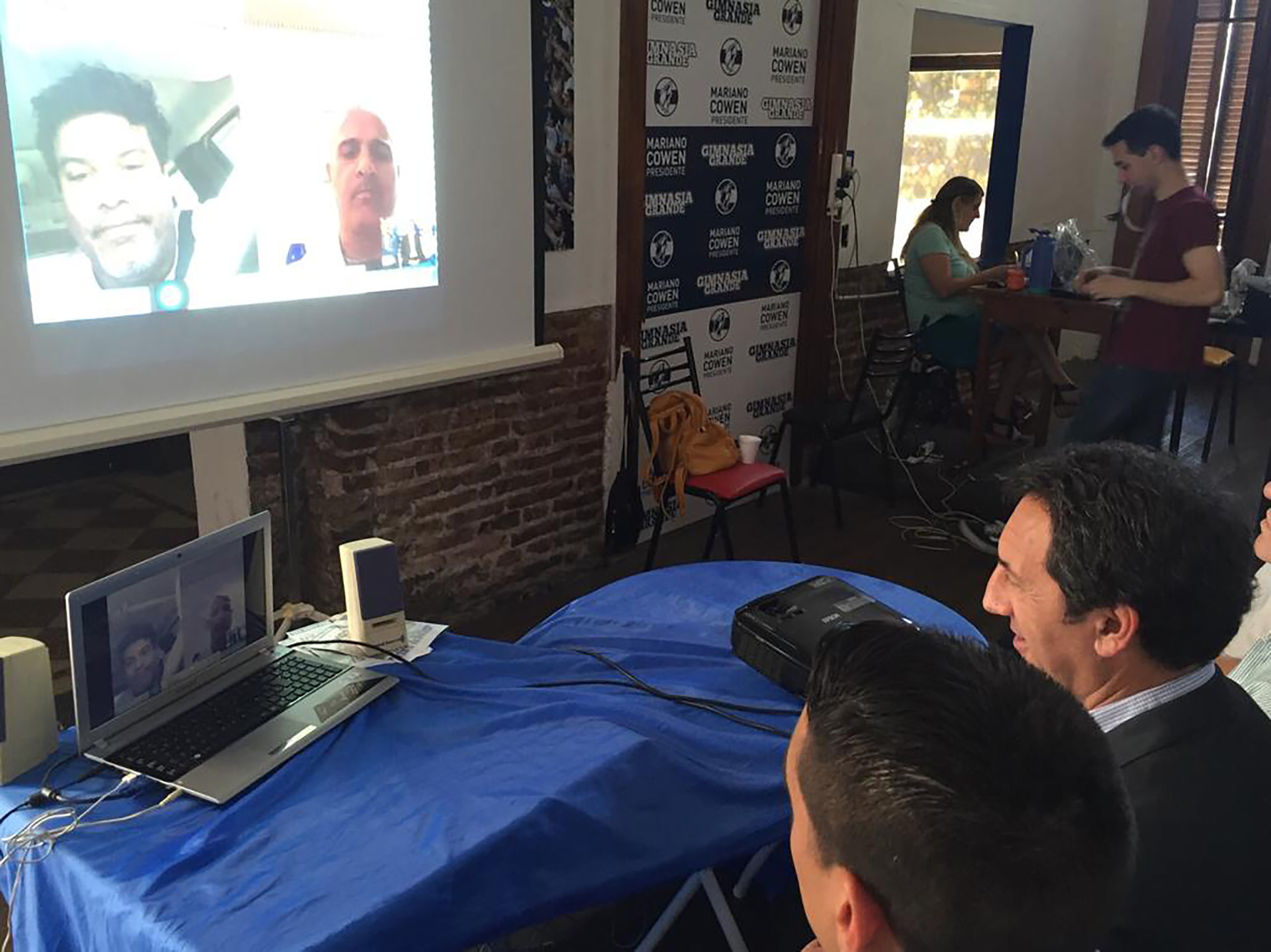 La conferencia vía Skype que trianguló La Plata (Cowen, entonces candidato a presidente del “Lobo”), Porto Alegre (de Assis Moreira, el hermano de Ronaldinho) y Amsterdam (el empresario Jordan)