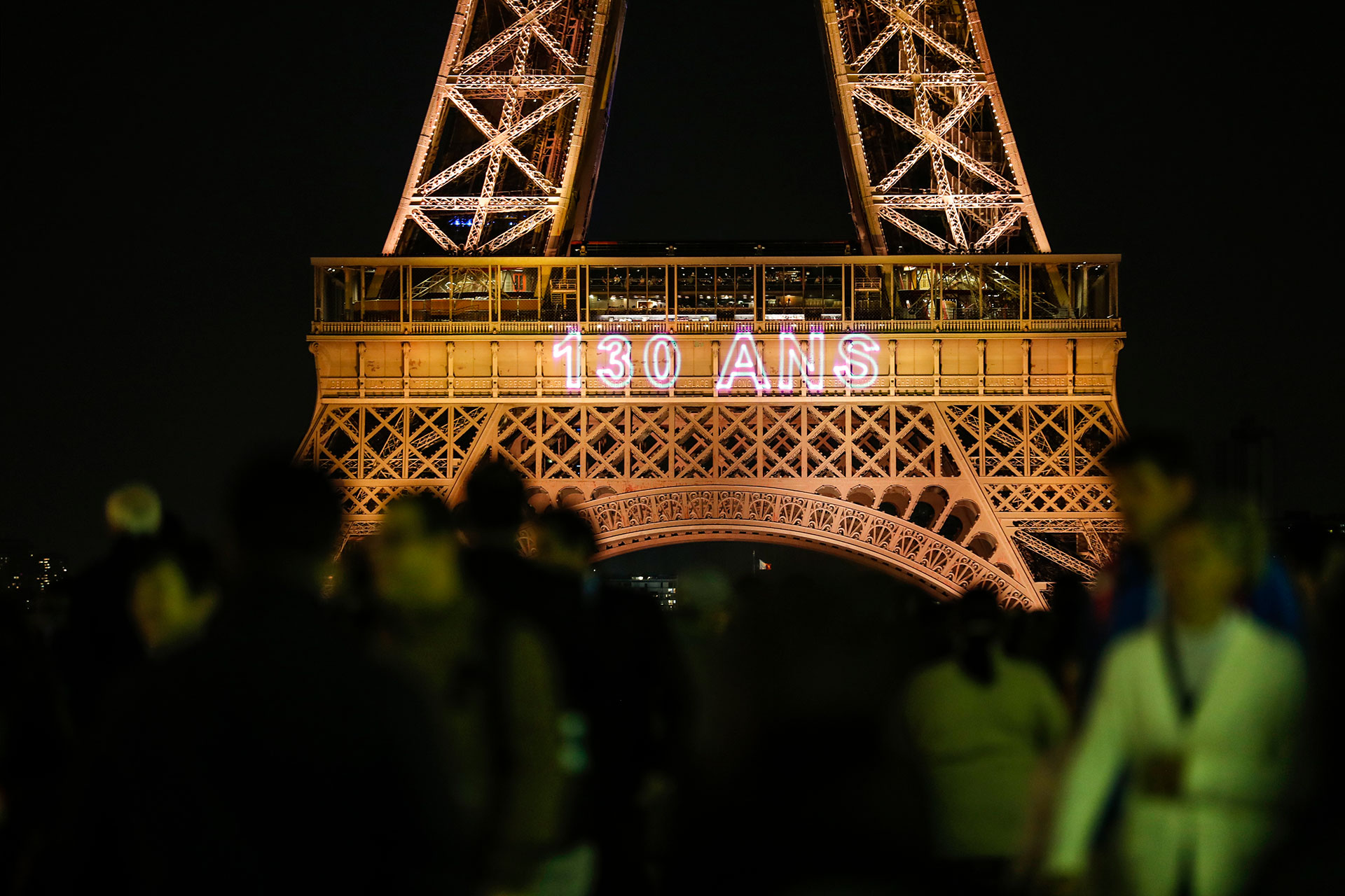 Una foto tomada el 15 de mayo de 2019 muestra la inscripción “130 años” .