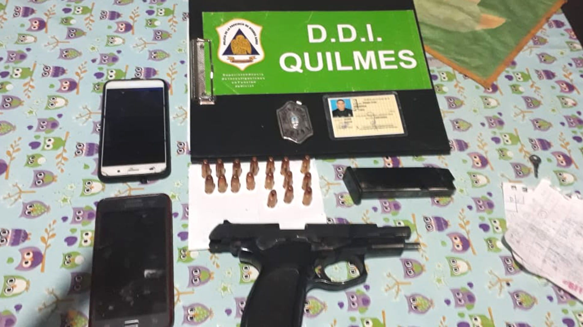 El arma reglamentaria del policía