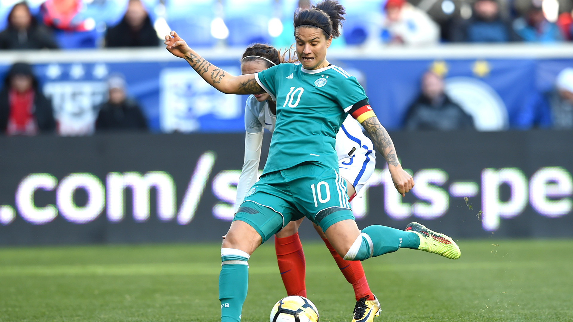 Marozsán, capitana y la número 10 de un seleccionado que publicó un fuerte video sobre la discriminación en el fútbol (Shutterstock)