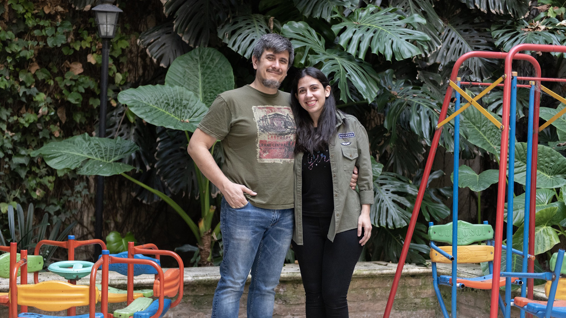 Decidieron abrir la relación cuando descubrieron que no querían ser “un límite” para el otro (Adrián Escandar)