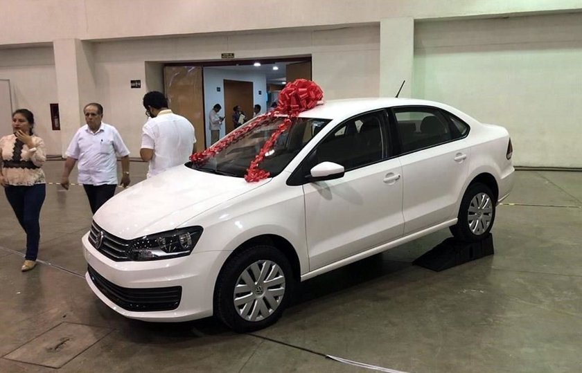 Los regalos. Aproximadamente 3 mil maestros se agasajaron los premios del gobernador de Veracruz. (Foto: Twitter @EnterateMéxico_)