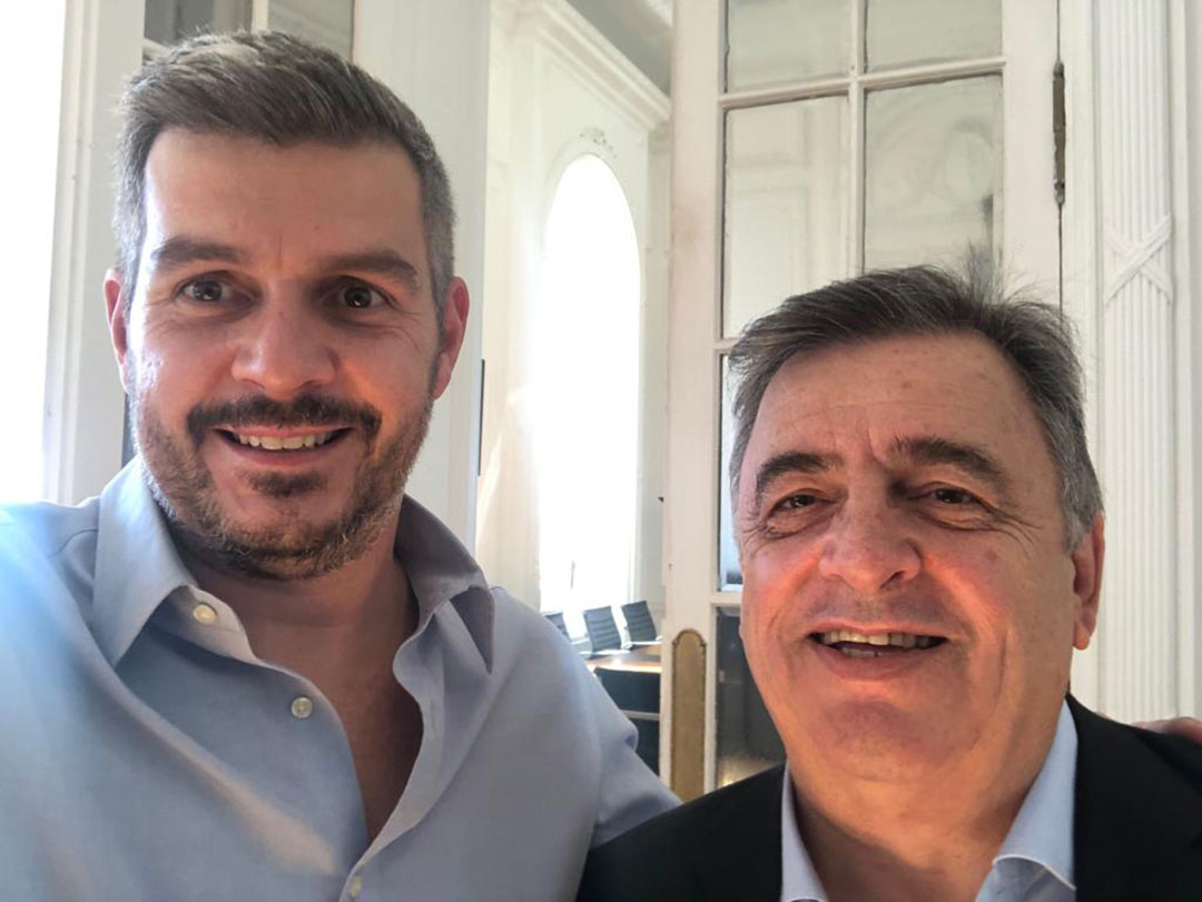 Marcos Peña, ayer, junto a Mario Negri
