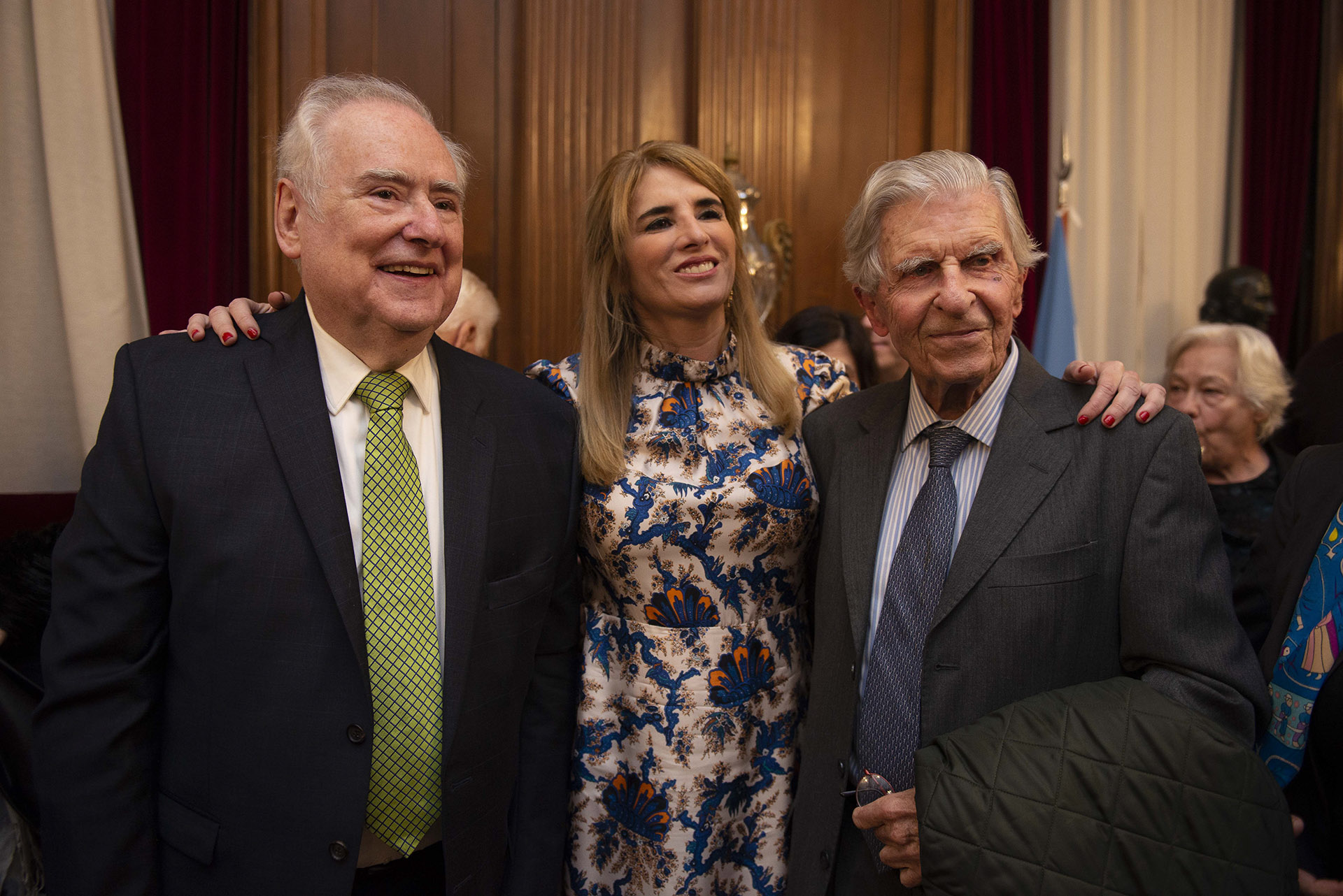Vicente Gutiérrez Maxwell junto a Jaim Etcheverry y Paula Villalba