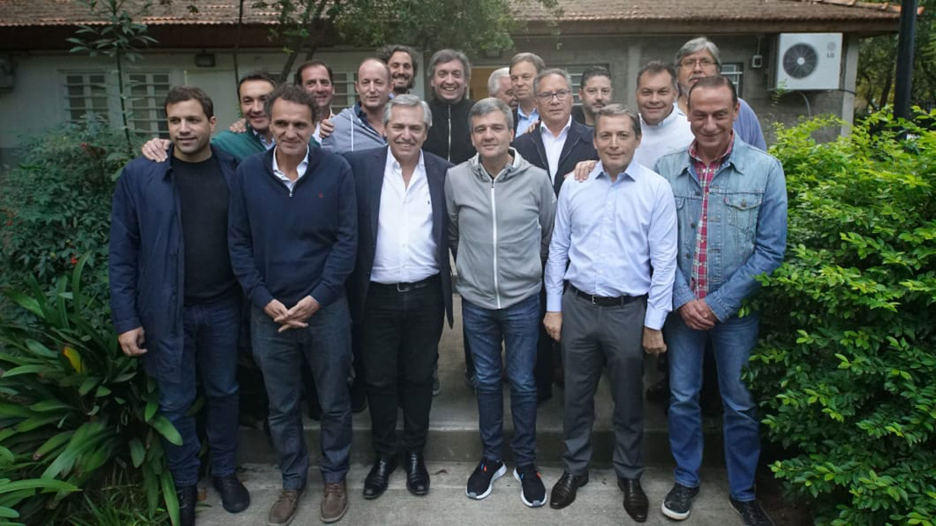 En Lomas de Zamora Alberto Fernández fue la figura central en las fotos con intendentes