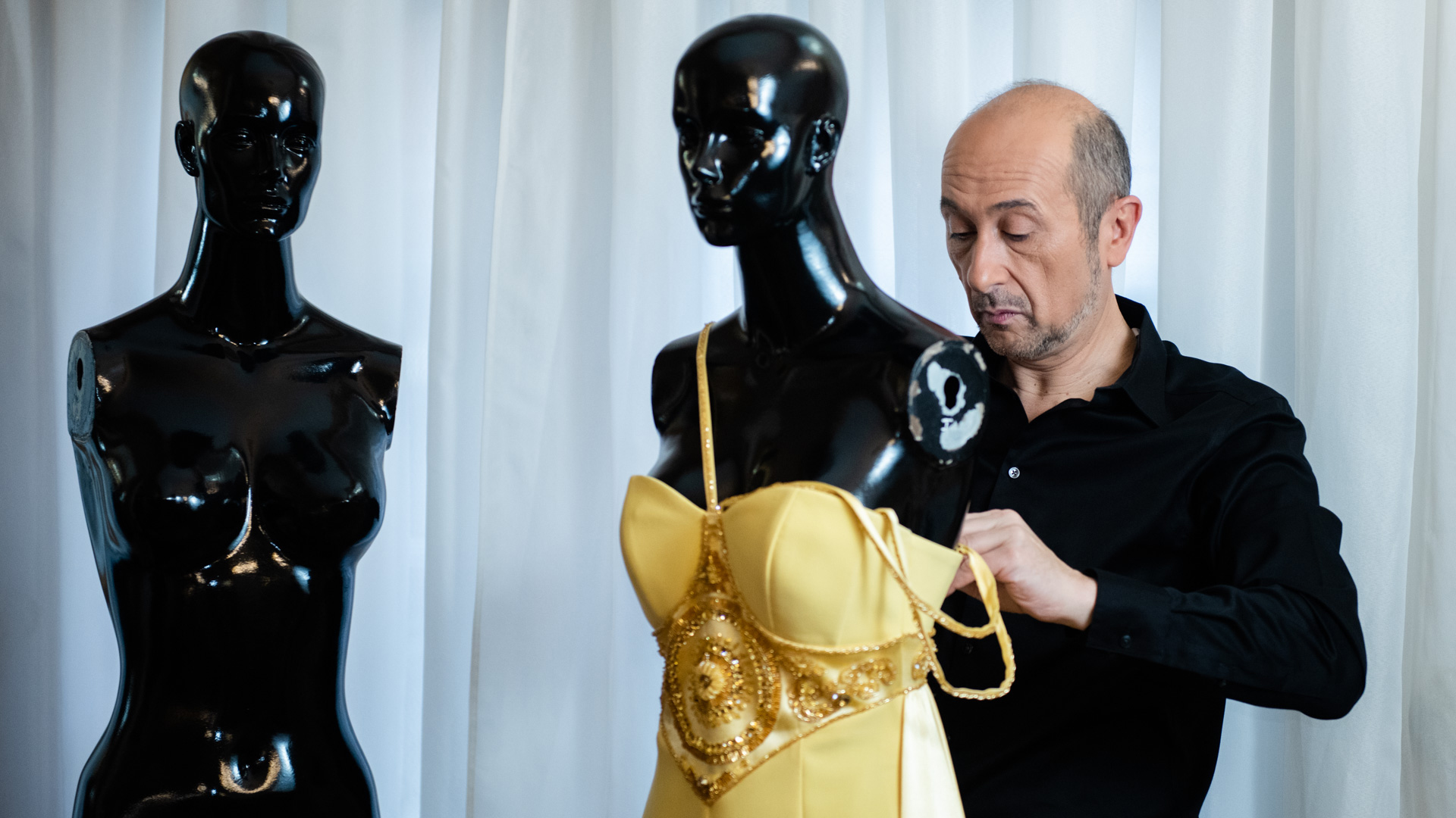 Claudio Cosano, el diseñador que viste a las divas argentinas desde hace 25  años: \