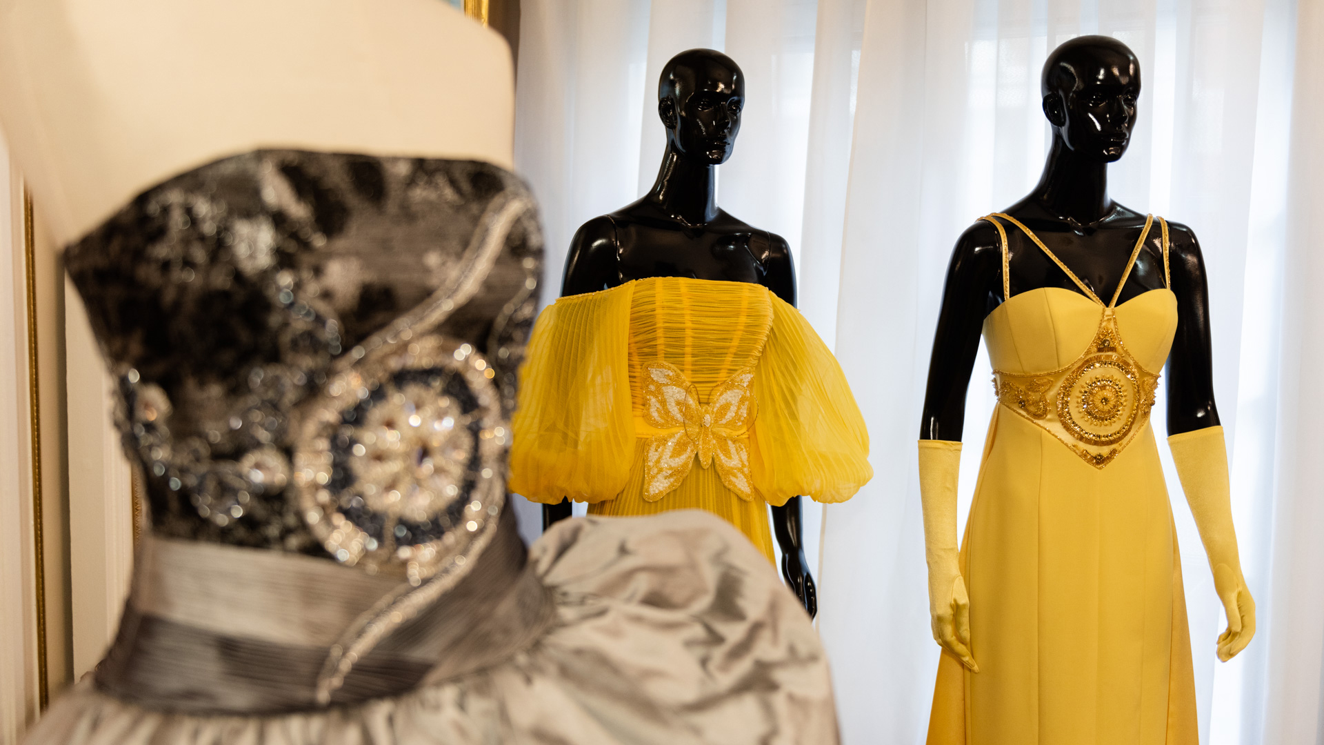 CLAUDIO COSANO ALTA MODA. Vestidos de Alta costura. 15 Años. Madrinas.