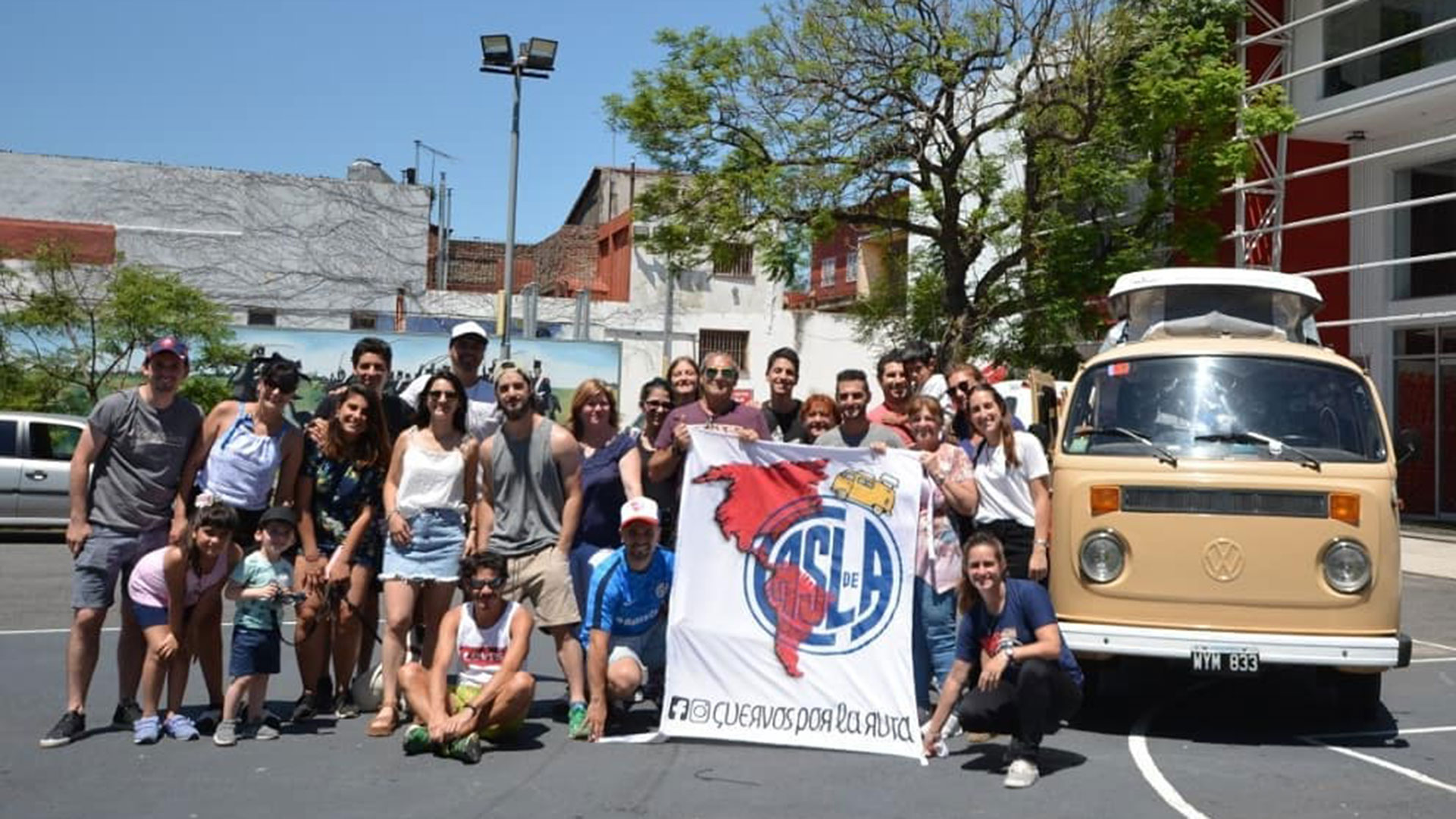 La despedida de Micaela y Damián en el polideportivo Roberto Pando