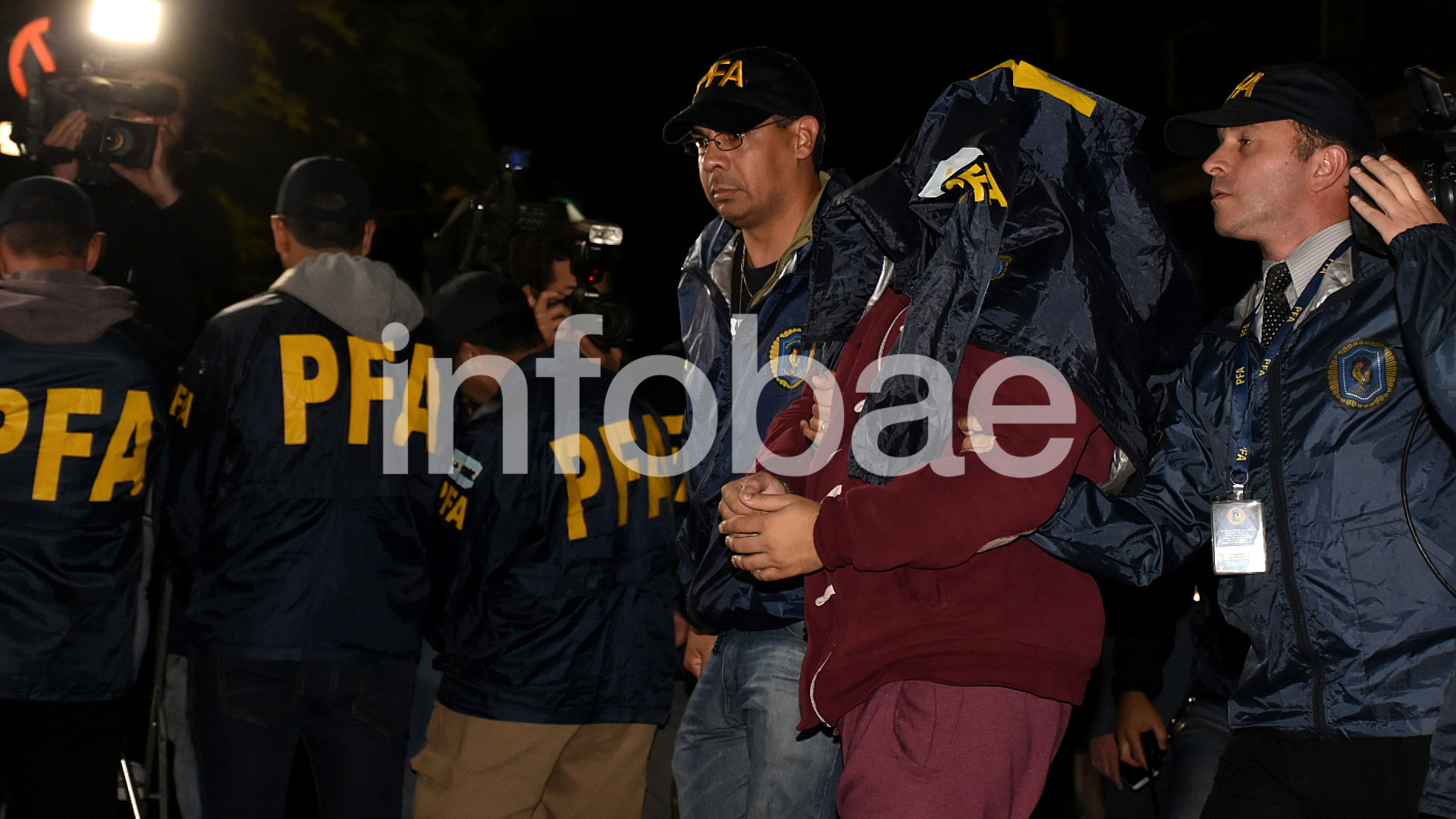 Juan José Navarro Cádiz al ser trasladado al Departamento Central de la PFA (Nicolás Stulberg)
