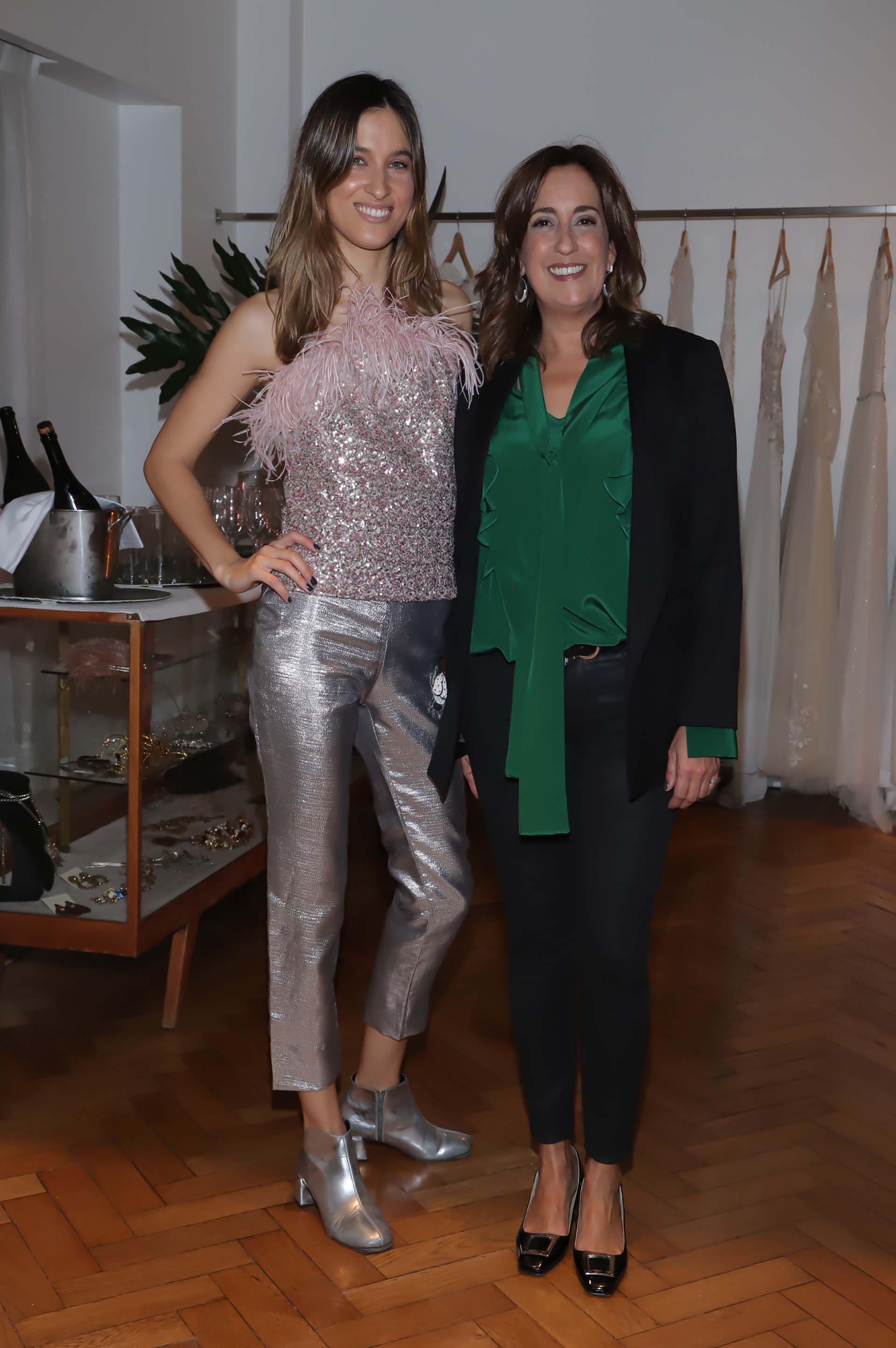 La DJ y modelo, Cintia Garrido, fue la encargada de la musicalización de la noche