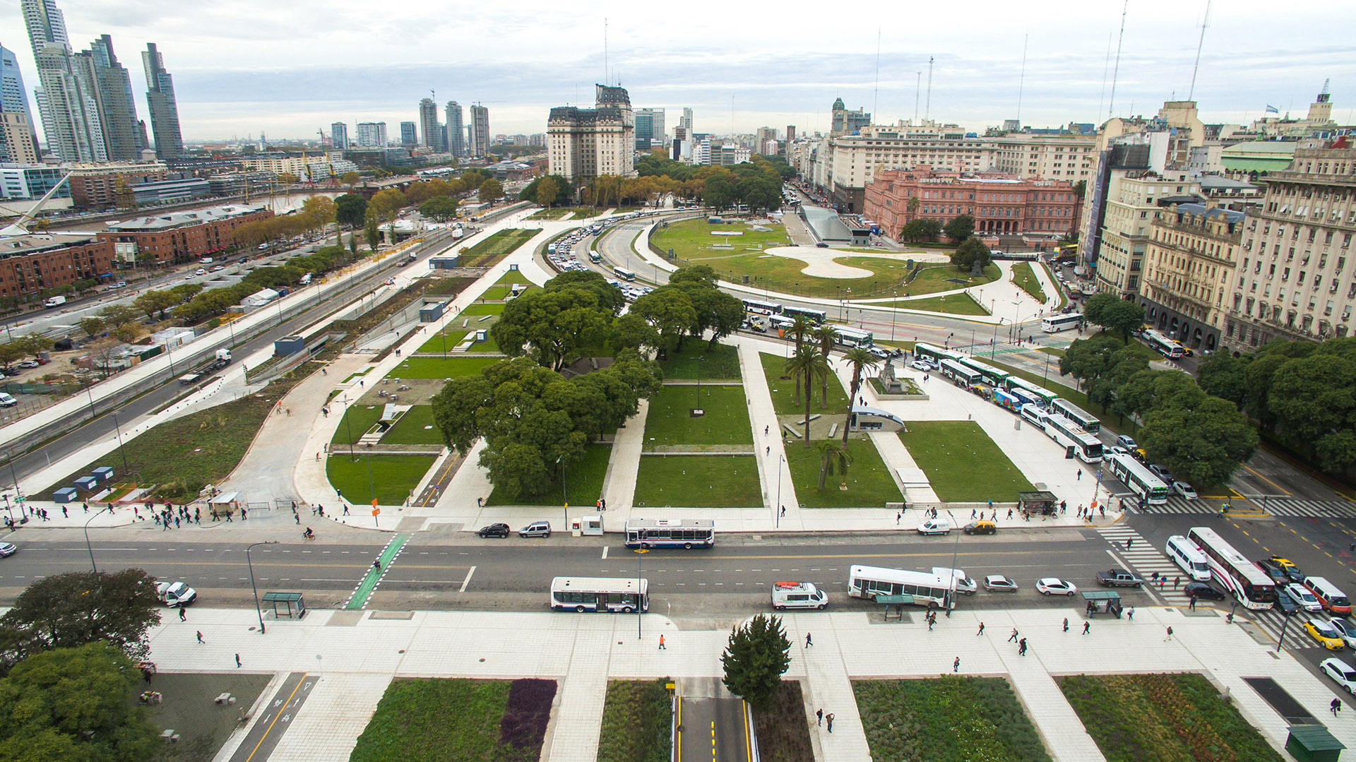 El nuevo corredor unifica la plaza de la Aduana, los jardines del Edificio Libertador y la plaza frente al ex Correo Central