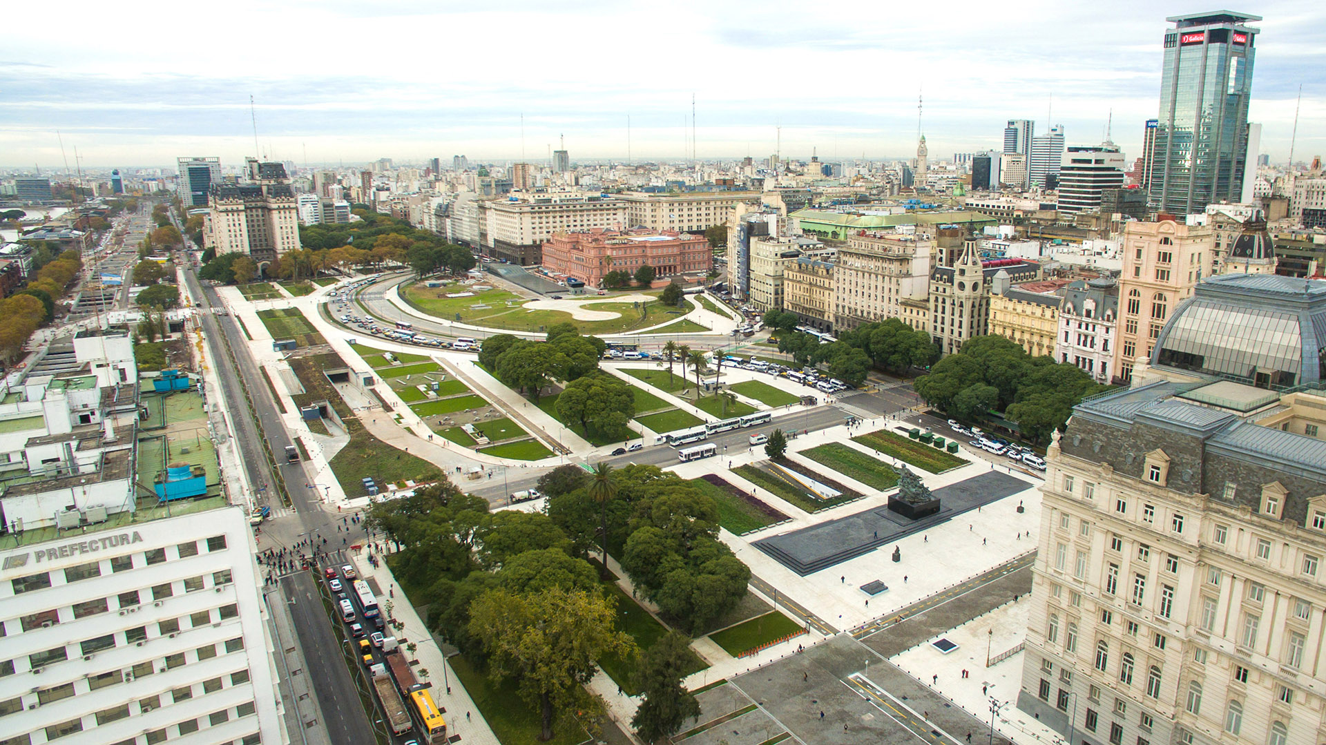 Vista aérea del Parque del Bajo, frente a la Casa Rosada