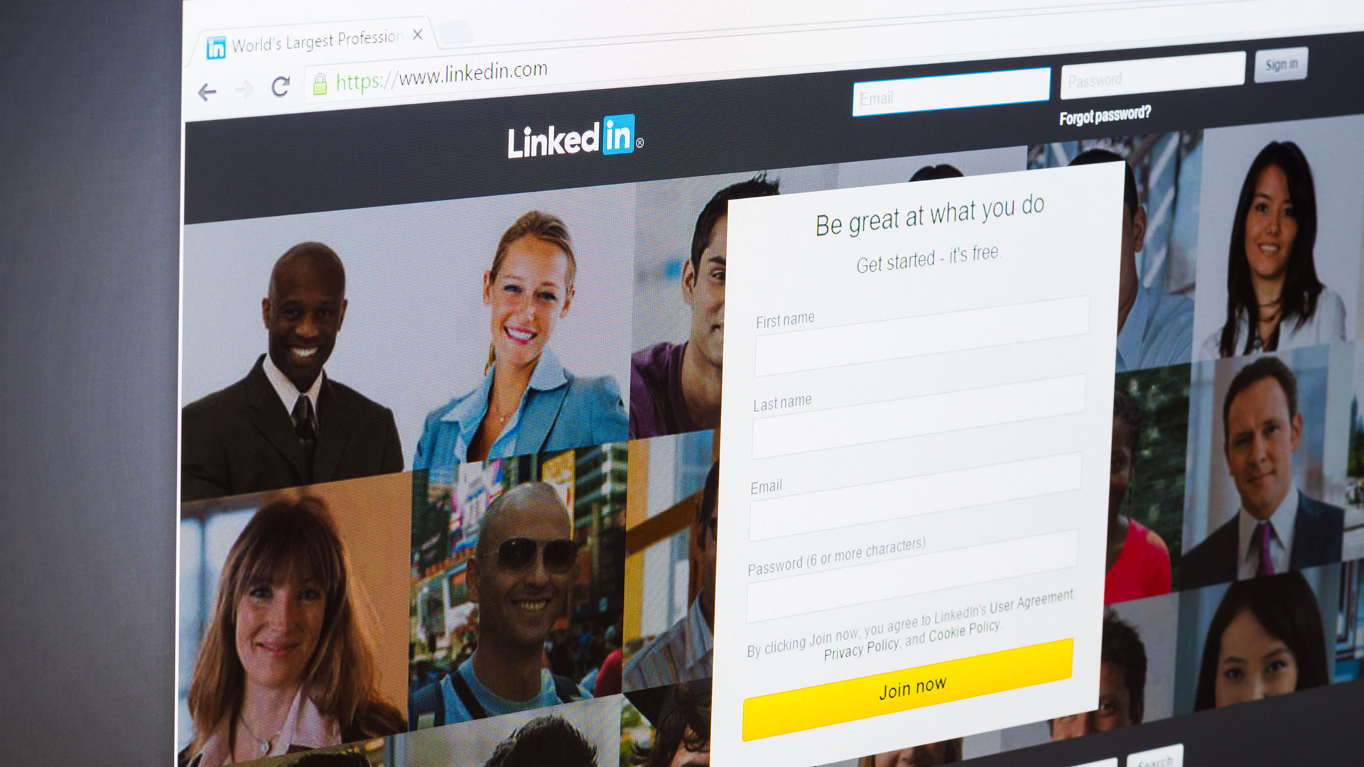 Las redes sociales pueden potenciarse para ser una herramienta en la búsqueda laboral (Shutterstock)