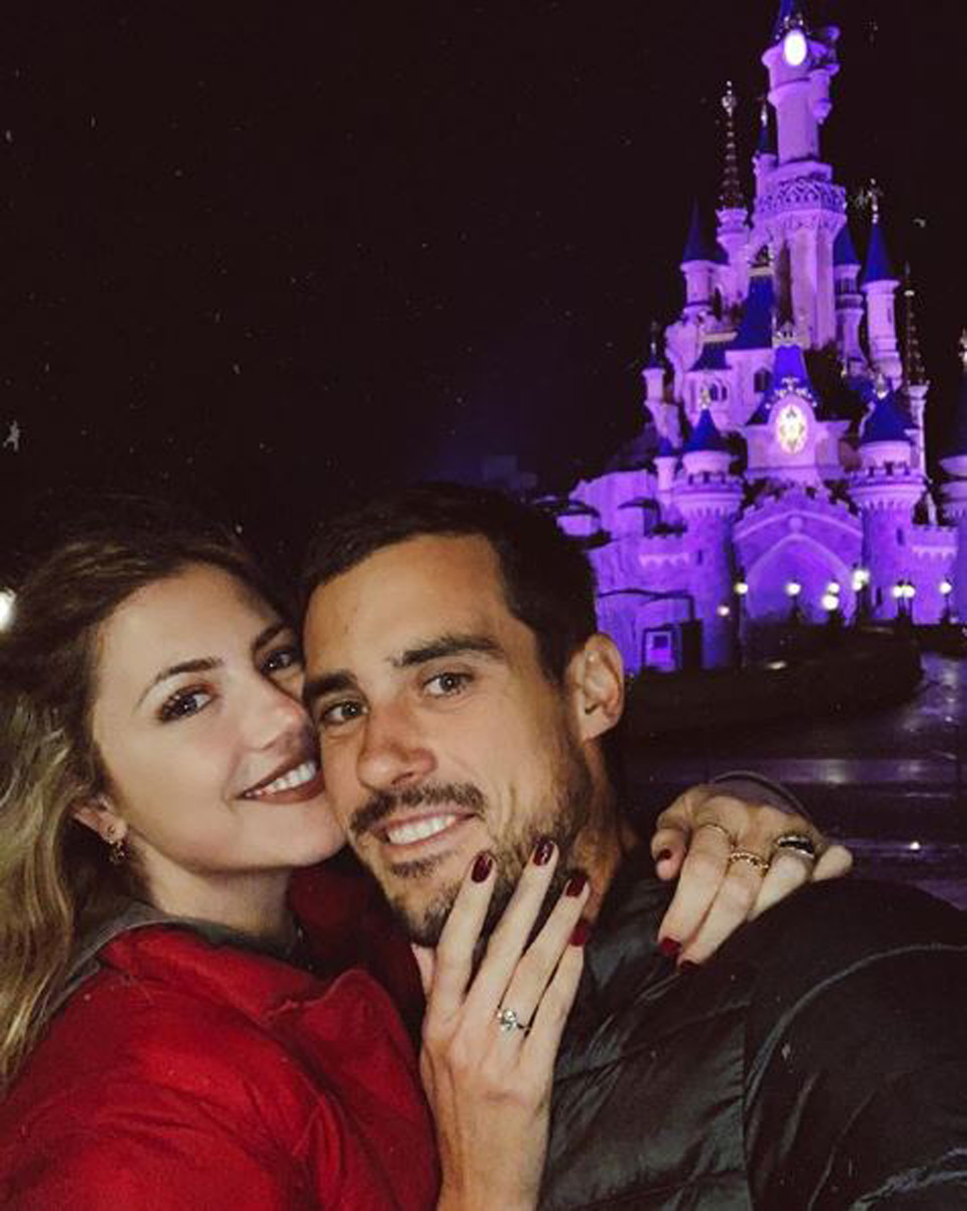 Con esta foto, Stephanie Demner les contó a sus seguidores que se va a casar