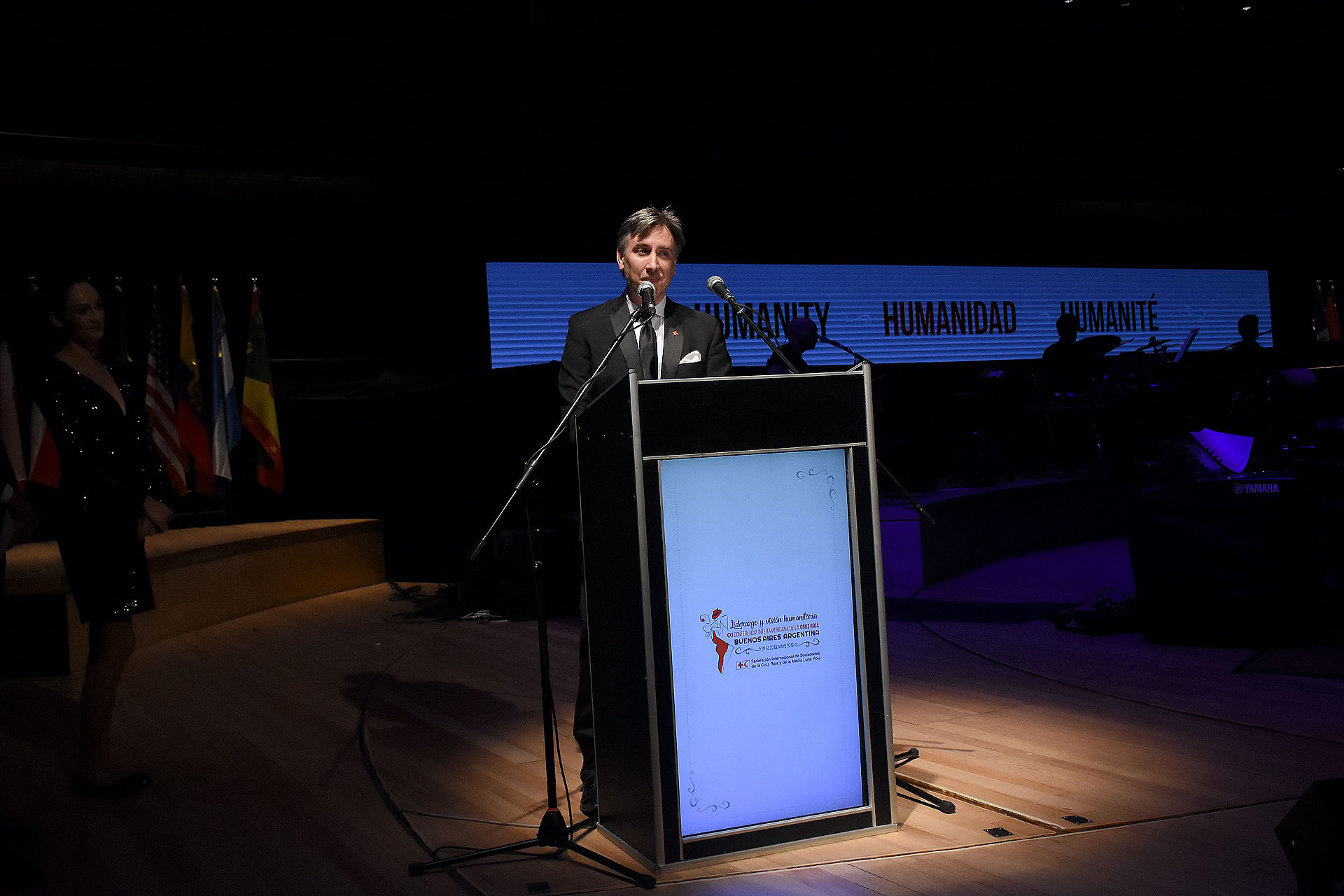 “Ser anfitriones de la Conferencia es un honor para Cruz Roja Argentina. Durante tres días, más dos días de eventos paralelos, se trabajará fuertemente en temas clave para nuestra coyuntura como migraciones, cambio climático y desastres, mujeres y liderazgo, y los jóvenes como impulsores de cambio. Seremos una usina de pensamiento humanitario”, señaló Diego Tipping, presidente de Cruz Roja Argentina