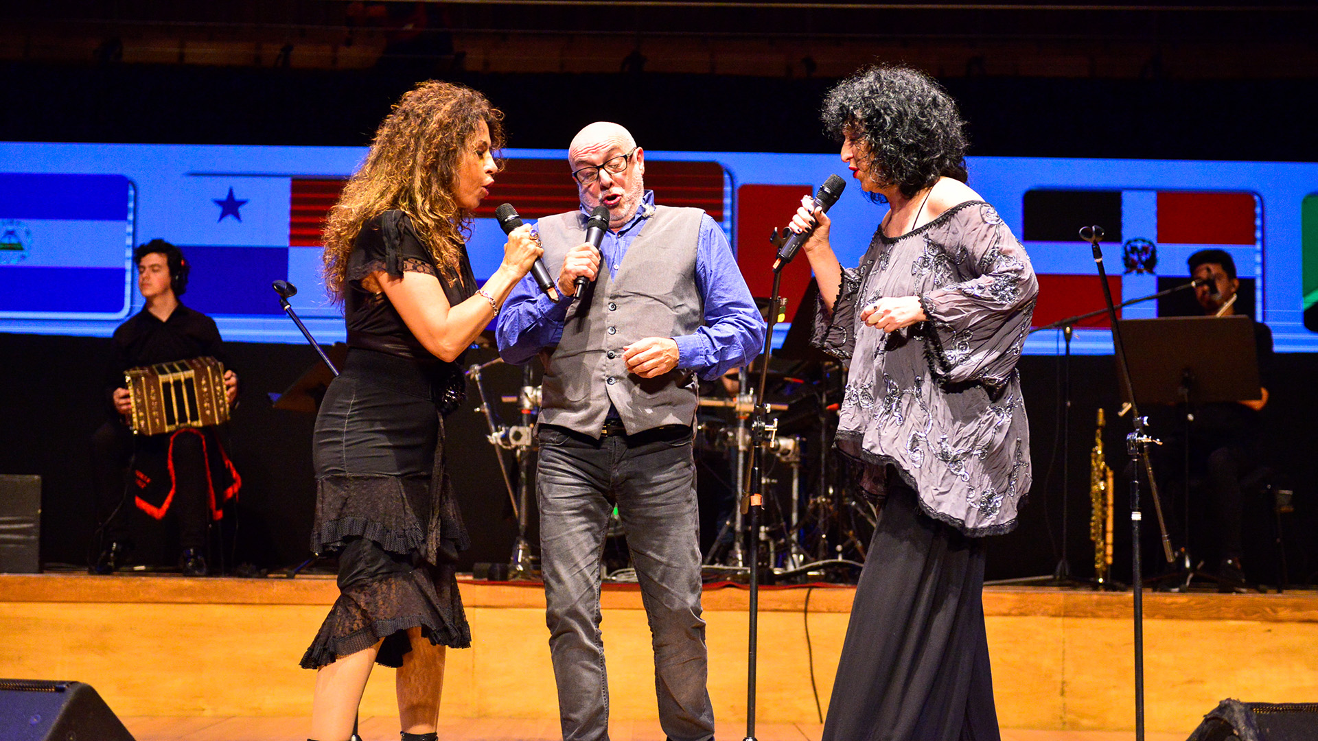 Patricia Sosa, Juan Carlos Baglietto y Julia Zenko a puro talento en el CCK /// Fotos: Nicolás Stulberg y Gentileza Cruz Roja Argentina