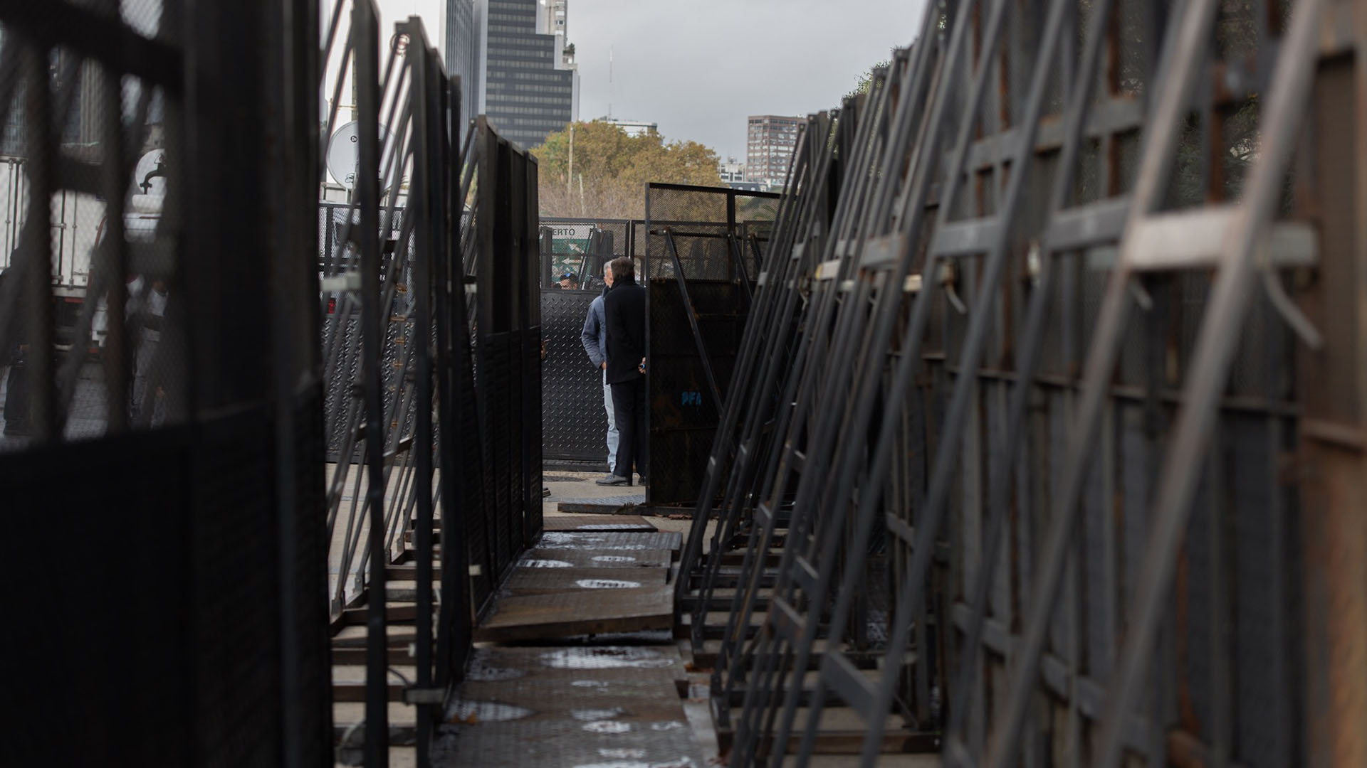 Se montó un vallado de seguridad ante la probabilidad de que lleguen más militantes a Retiro
