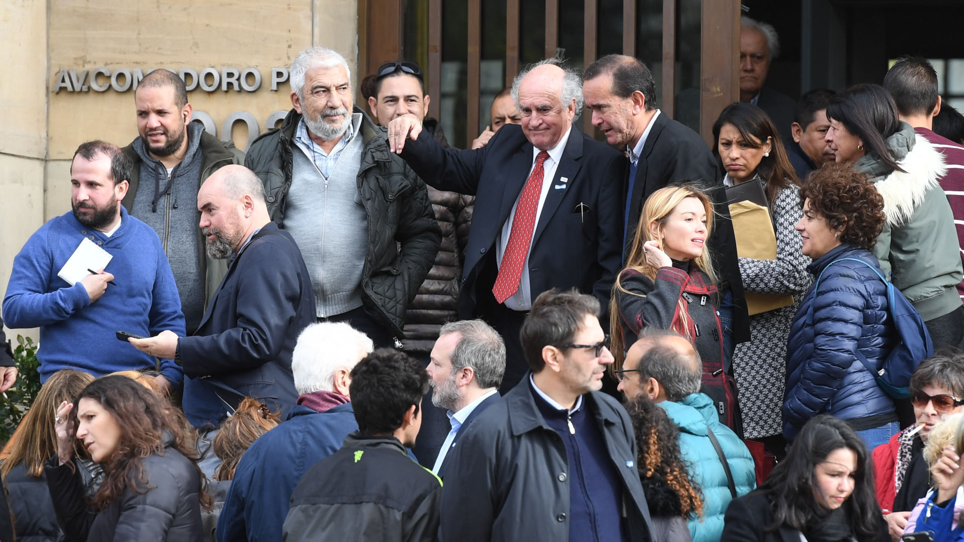 Oscar Parrilli en el centro. Gran expectativa en Comodoro Py en el primer día de audiencias.