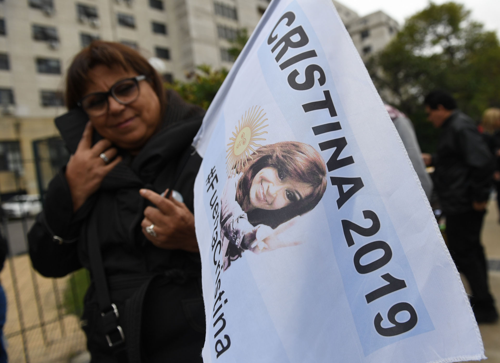Militantes kirchneristas acompañaron a la ex Presidente a Comodoro Py