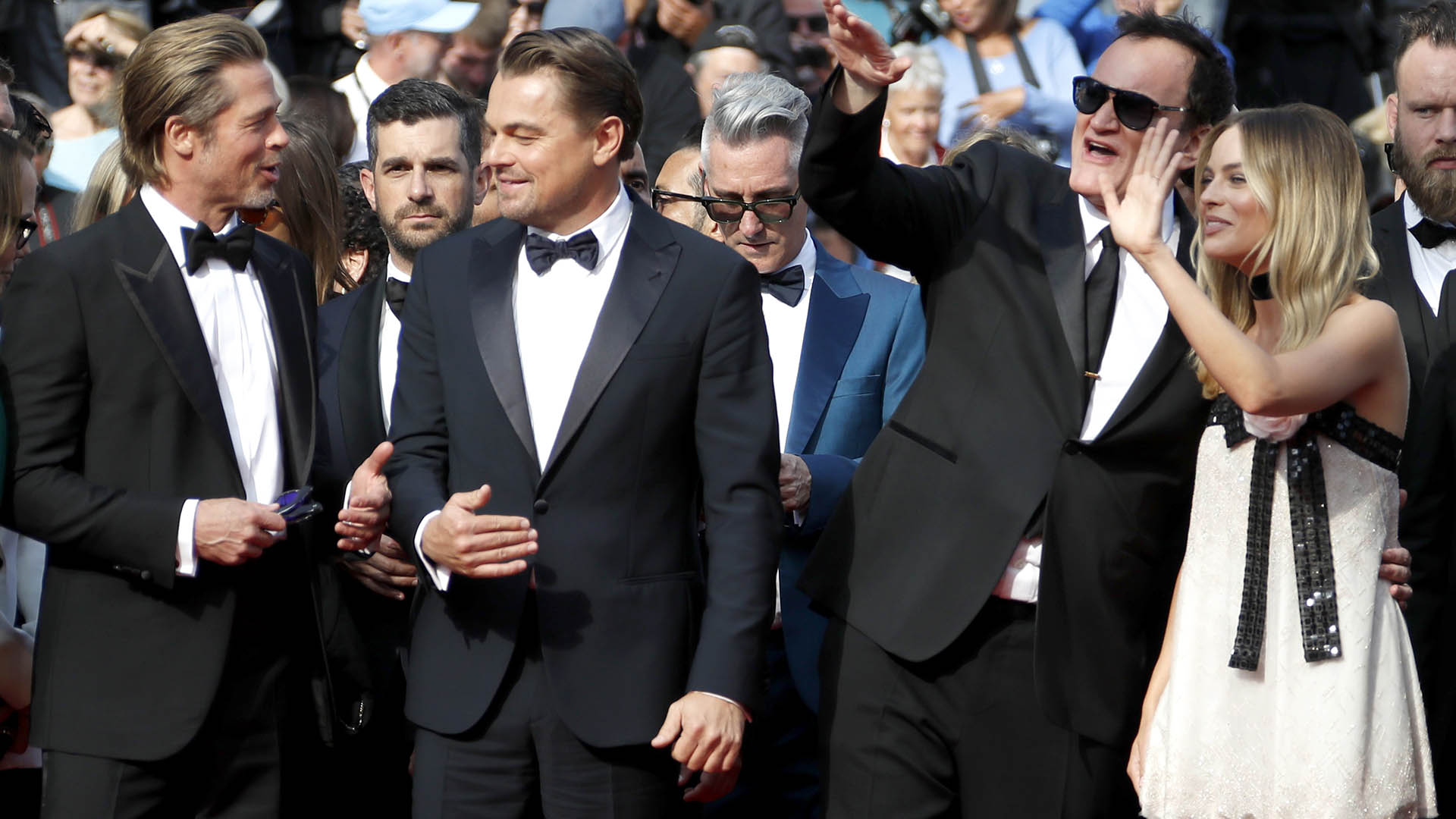 Brad Pitt, Leonardo DiCaprio, Tarantino y Margot Robbie saludan a sus fanáticos