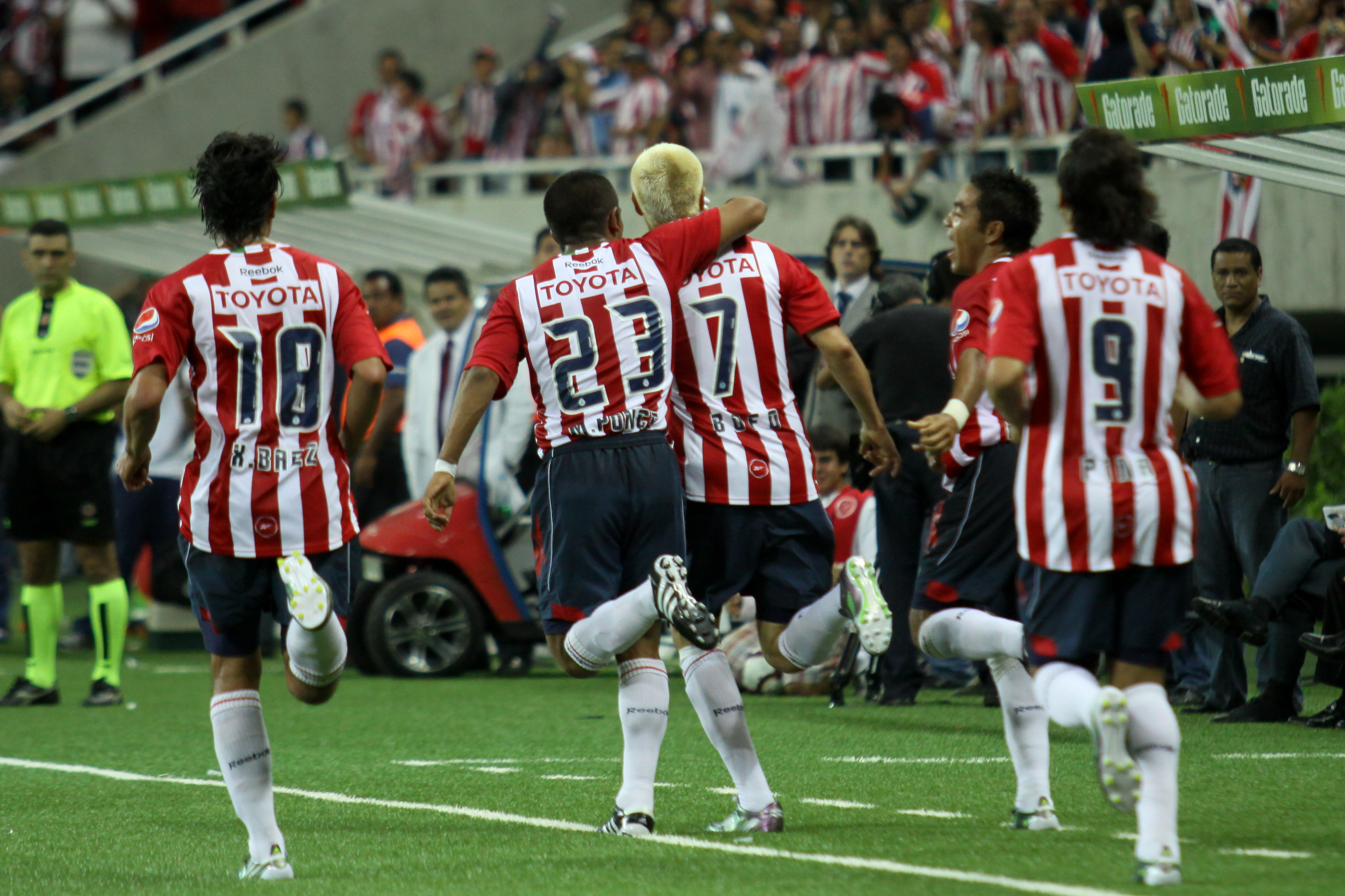 Chivas también jugó una final, pero la perdió ante los brasileños del Internacional de Porto Alegre (Foto: Rodolfo Angulo/ Cuartoscuro)