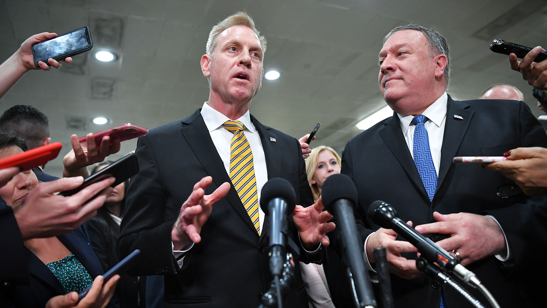 Patrick Shanahan, junto a Mike Pompeo (Reuters)