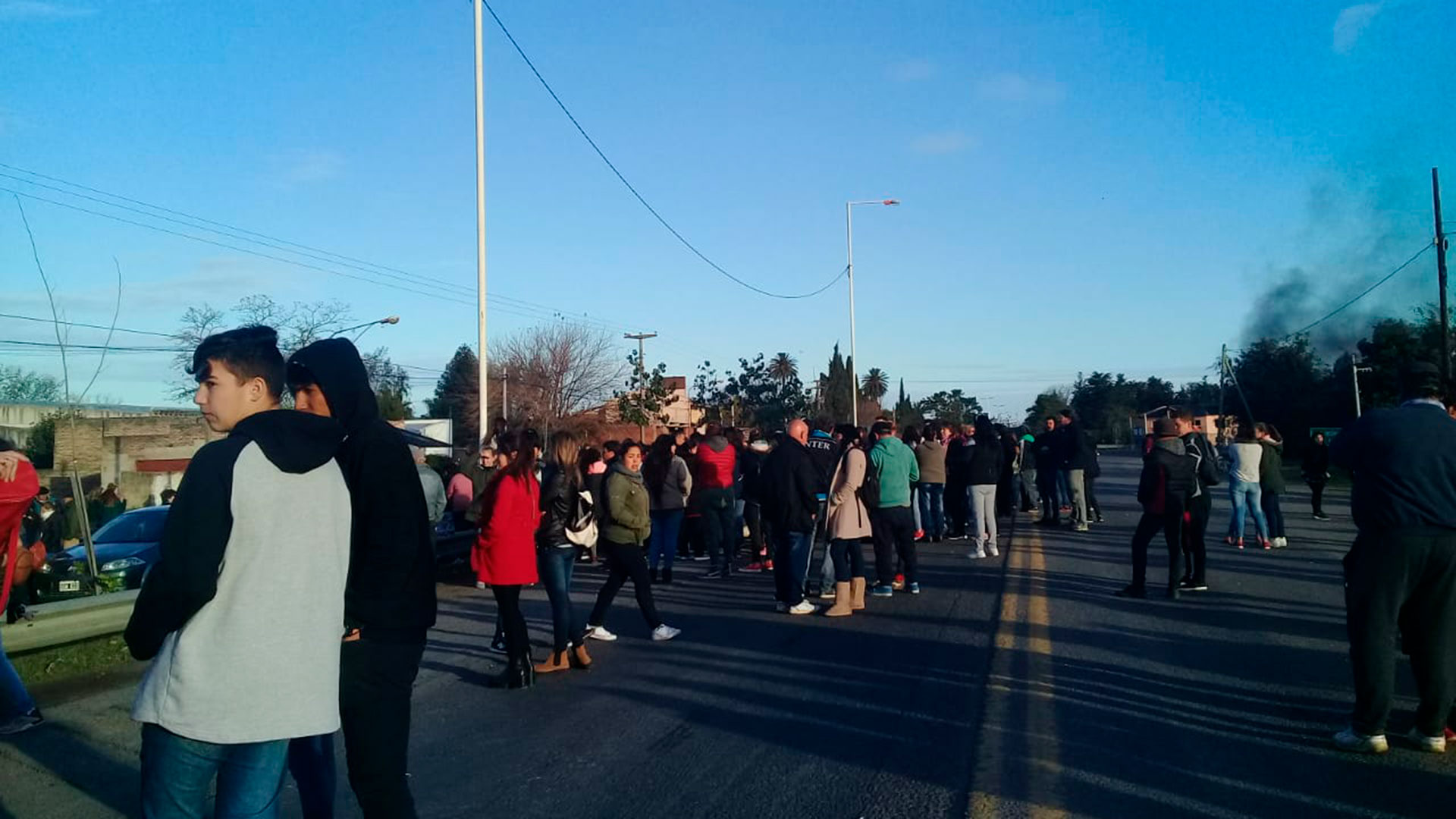 Familiares y vecinos se manifestaron este martes en el lugar del accidente
