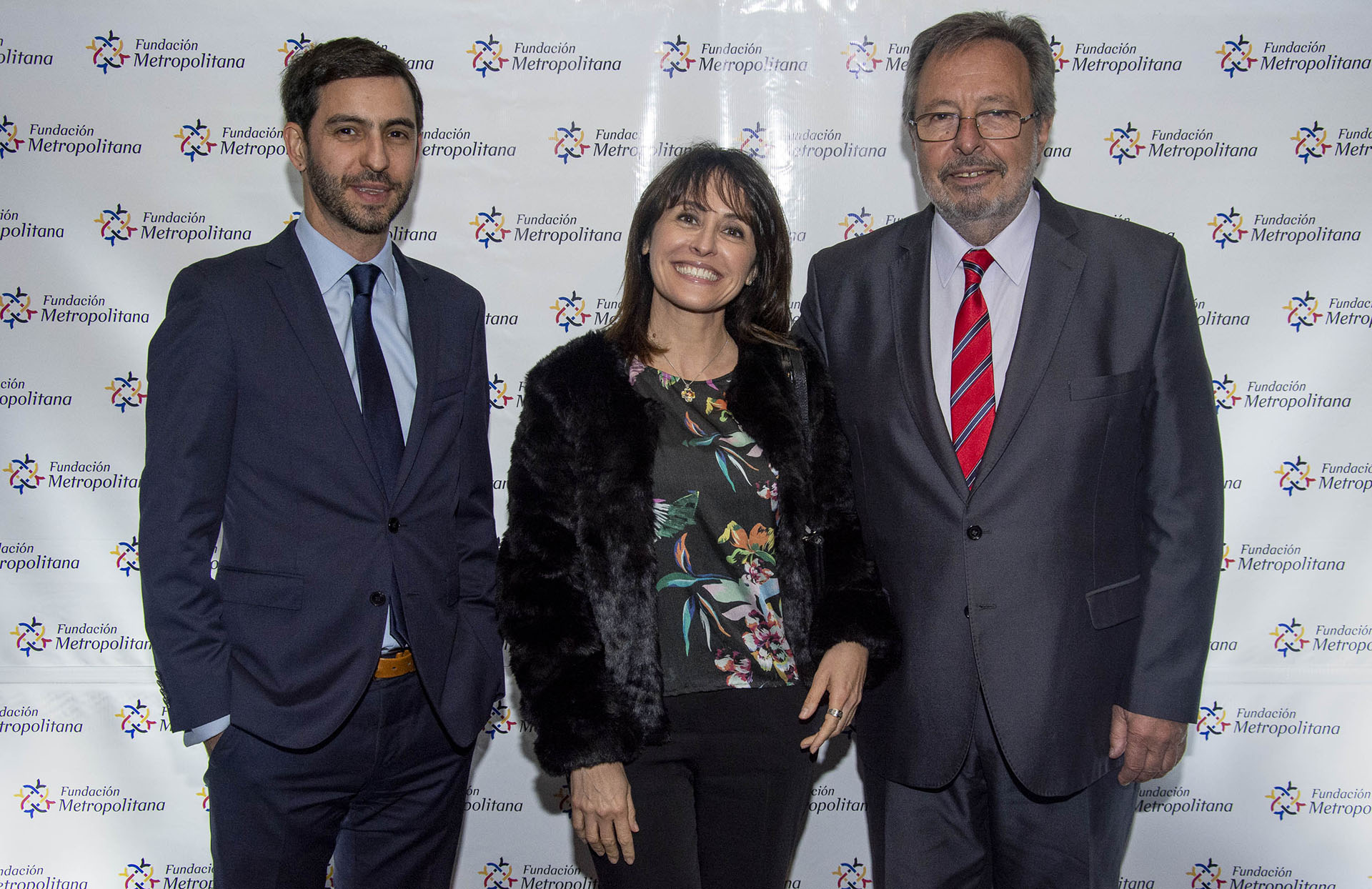 Diego Campal junto a Paula Córdoba, gerente de Políticas Públicas (Servicios Web) Cono Sur para Amazon, y Pedro Del Piero