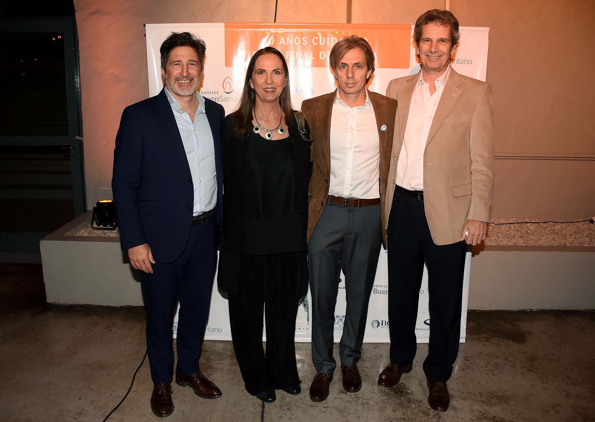 Adrián Meszaros (integrante de la comisión directiva y voluntario), Marina Divar, Juan Llapur y Ludovico Ortelli, los últimos tres son los fundadores del Hospice. El HBS está formado por un equipo de profesionales y voluntarios especialmente entrenados, que se hacen familia de cada persona que cuidan. Trabajan desde cada área, para que cada vez más gente en la Argentina pueda recibir un cuidado humanizado en el final de la vida